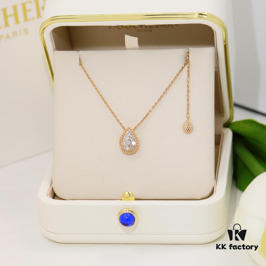 Boucheron Goutte de Rose Necklace 💧 SERPENT BOHÈME Necklace. Classic and modern, featuring a teardrop-shaped pendant embellished with pave diamonds, surrounded by delicate yellow gold beads, embodying contemporary aesthetics. Thick gold plating, logo-engraved Boucheron necklace, adjustable length 45cm for a stunning fit 👼