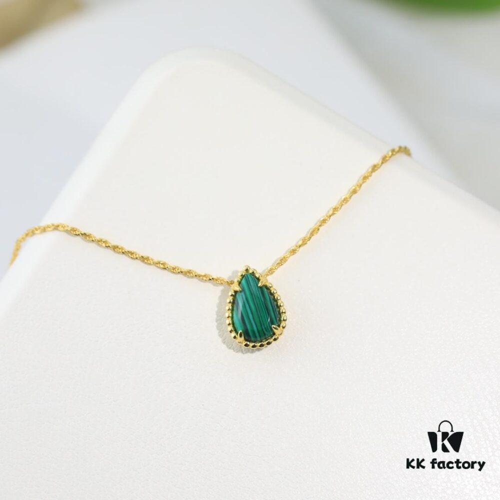 Boucheron Goutte Necklace 💧 SERPENT BOHÈME Necklace. Classic and modern, featuring a teardrop-shaped design embellished with diamonds, surrounded by delicate yellow gold pearls, embodying contemporary aesthetics. Logo-engraved Boucheron necklace, adjustable length of 45cm for a stunning fit. 👼【Large Teardrop Necklace】 Brand Story: The teardrop symbolizes giving to the one you love most.