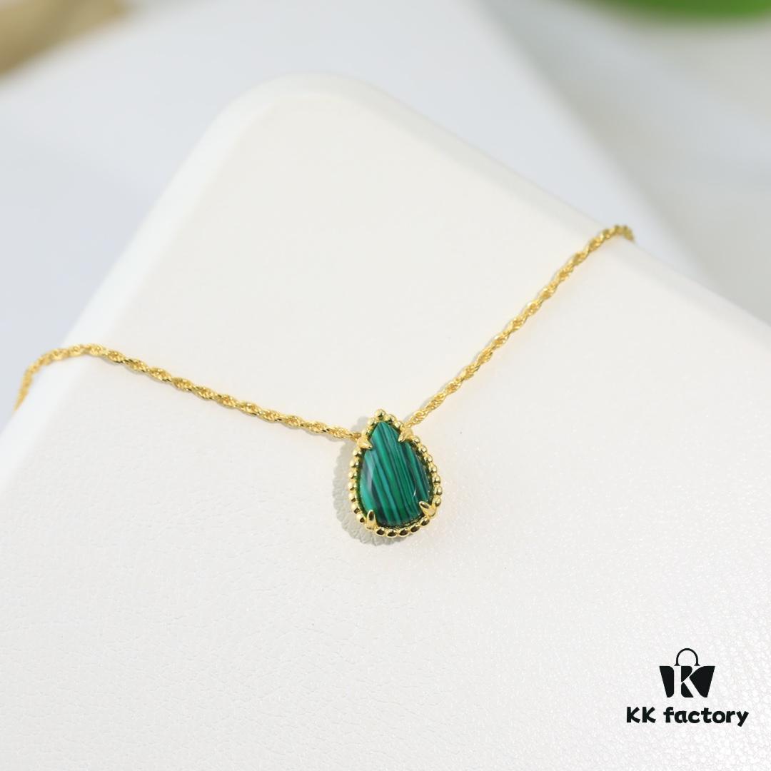 Boucheron Goutte Necklace 💧 SERPENT BOHÈME Necklace. Classic and modern, featuring a teardrop-shaped design embellished with diamonds, surrounded by delicate yellow gold pearls, embodying contemporary aesthetics. Logo-engraved Boucheron necklace, adjustable length of 45cm for a stunning fit. 👼【Large Teardrop Necklace】 Brand Story: The teardrop symbolizes giving to the one you love most.