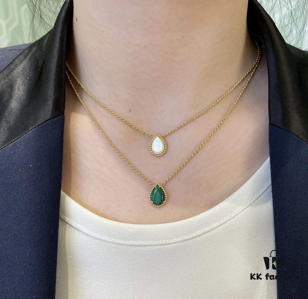 Boucheron Goutte Necklace 💧 SERPENT BOHÈME Necklace. Classic and modern, featuring a teardrop-shaped design embellished with diamonds, surrounded by delicate yellow gold pearls, embodying contemporary aesthetics. Logo-engraved Boucheron necklace, adjustable length of 45cm for a stunning fit. 👼【Large Teardrop Necklace】 Brand Story: The teardrop symbolizes giving to the one you love most.