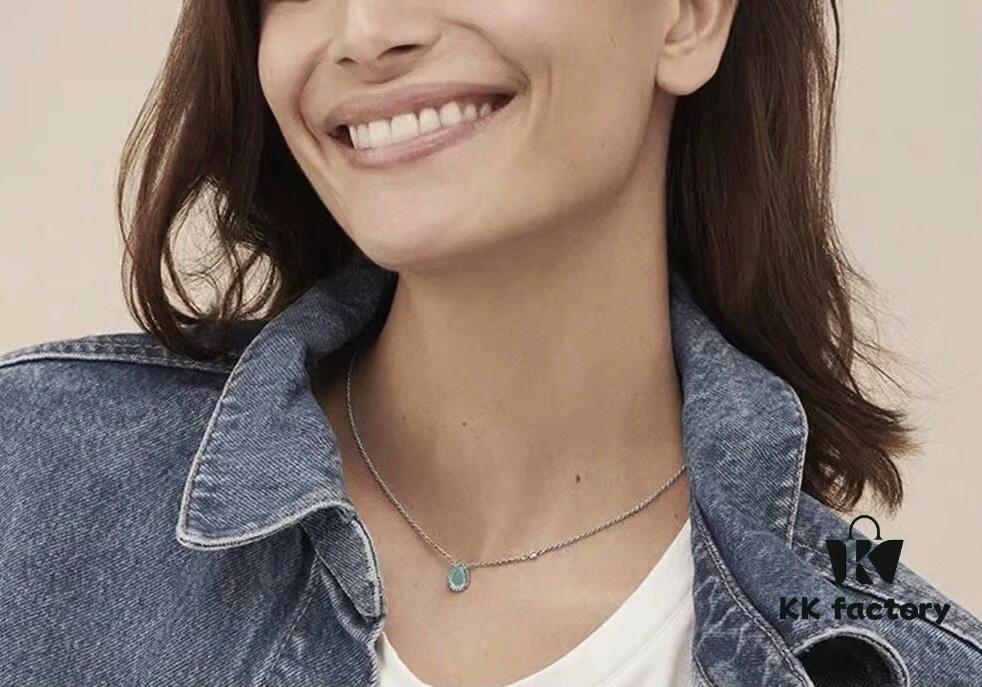 Boucheron Goutte de Ressac Necklace 💧 SERPENT BOHÈME Collection. Timeless and modern, featuring a droplet-shaped design embellished with pave diamonds, perfectly aligned with contemporary aesthetics. Logo-engraved Boucheron necklace, 45cm length with adjustable chain for an elegant fit 👼. Petite droplet necklace. Brand story: the water droplet symbolizes 'For the one I love most.'