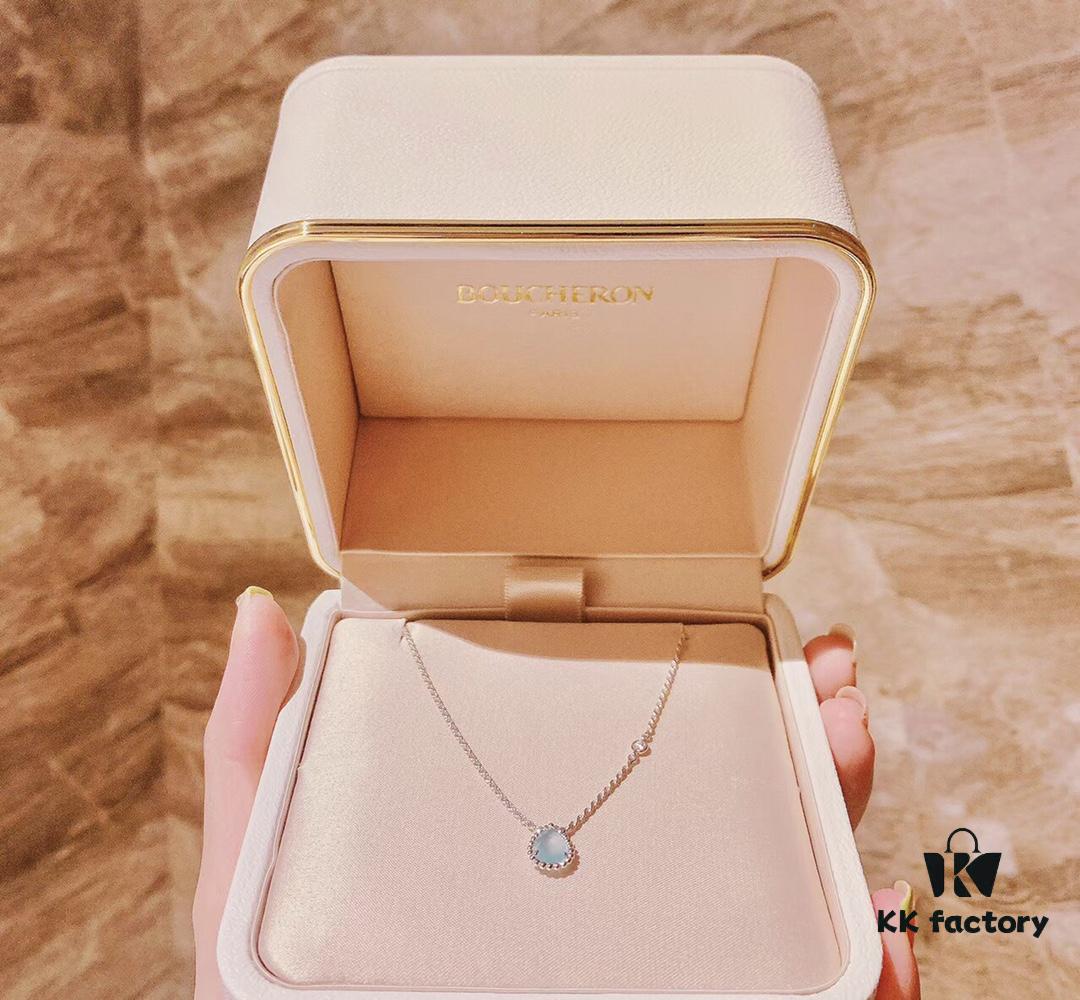 Boucheron Goutte de Ressac Necklace 💧 SERPENT BOHÈME Collection. Timeless and modern, featuring a droplet-shaped design embellished with pave diamonds, perfectly aligned with contemporary aesthetics. Logo-engraved Boucheron necklace, 45cm length with adjustable chain for an elegant fit 👼. Petite droplet necklace. Brand story: the water droplet symbolizes 'For the one I love most.'