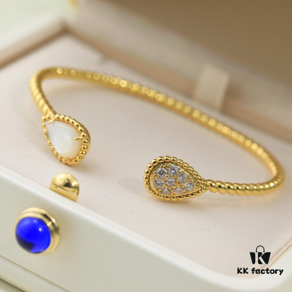 Boucheron Goutte Bracelet 💧 SERPENT BOHÈME Classic and Modern, Diamond-Set Water Drop Design with Delicate Yellow Gold Pearl Surround, Thick Gold Plating, Logo-Embellished Boucheron Bracelet, Elegant Simplicity in a Timeless Water Drop Shape, Exquisite Wearability 👼】The Water Drop Collection Symbolizes Love for the Dearest One