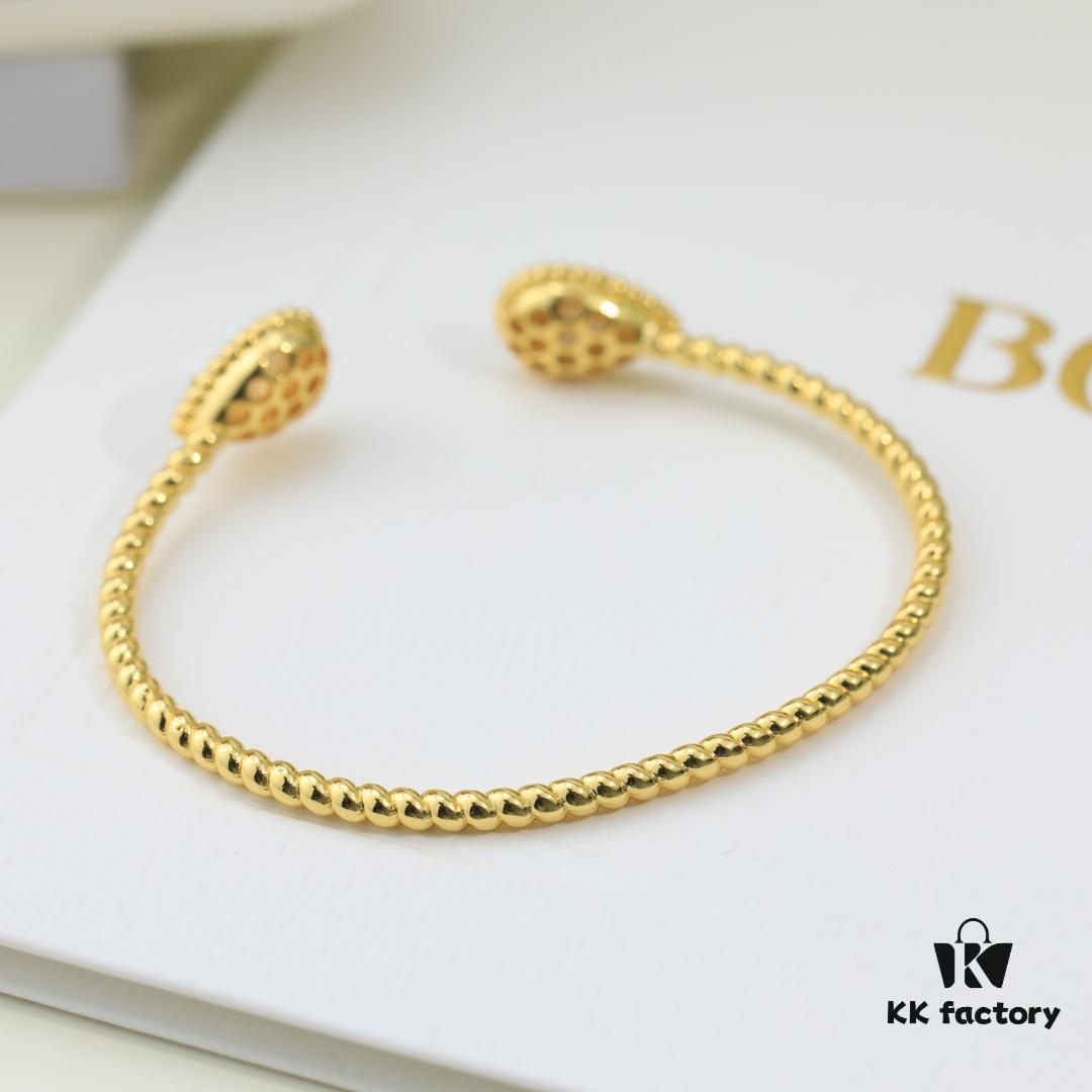 Boucheron Goutte Bracelet 💧 SERPENT BOHÈME Classic and Modern, Diamond-Set Water Drop Design with Delicate Yellow Gold Pearl Surround, Thick Gold Plating, Logo-Embellished Boucheron Bracelet, Elegant Simplicity in a Timeless Water Drop Shape, Exquisite Wearability 👼】The Water Drop Collection Symbolizes Love for the Dearest One