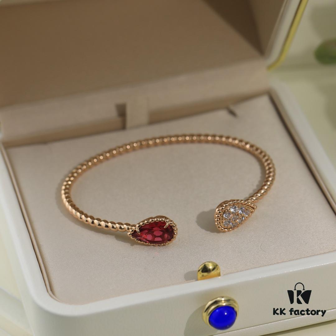 Boucheron Goutte Bracelet 💧 SERPENT BOHÈME Classic and Modern, Diamond-Set Droplet Design with Delicate Yellow Gold Pearls, Thick Gold Plating, Logo-Embossed Boucheron Bracelet, Simple and Elegant Square Shape, Exquisite Wearing Effect 👼 The Droplet Collection Symbolizes Love for the Dearest