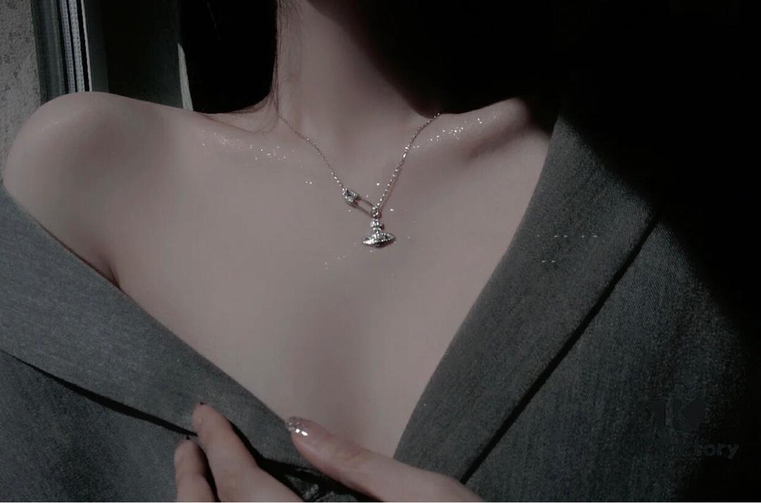 Vivian New Arrival Pin Saturn Necklace, Perfect for Showcasing the Neckline