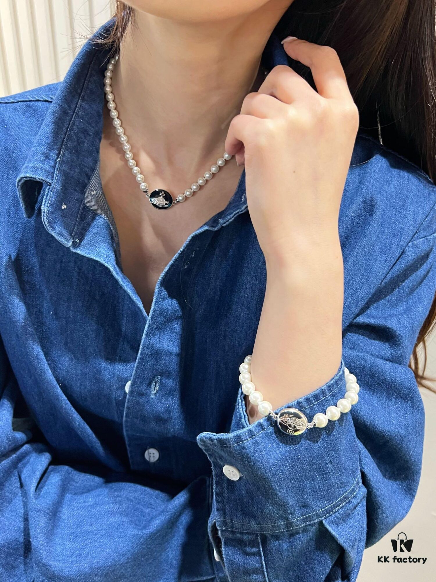 Promise Me You'll Get This Enamel Pearl Piece! Lisa and Yimengling Are Wearing It!