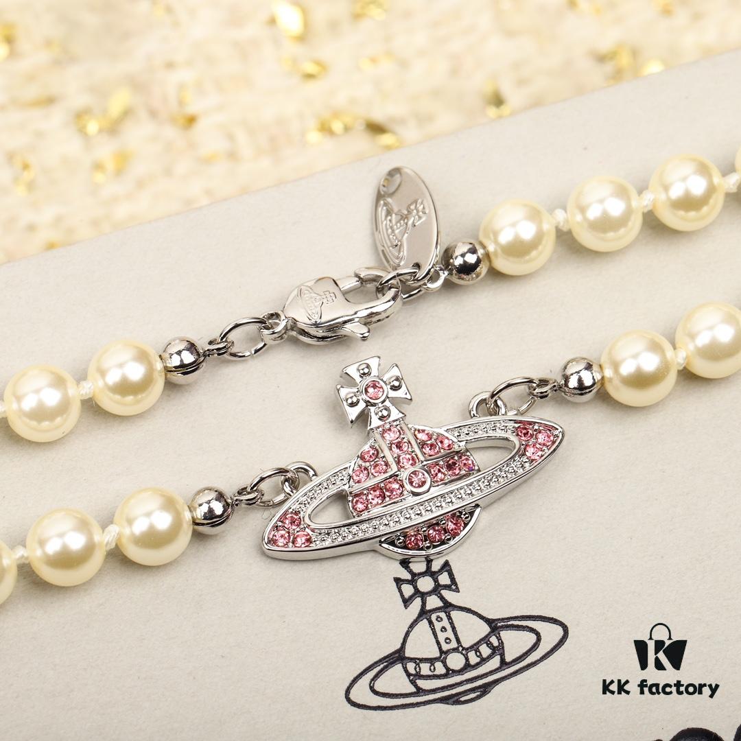 Vivienne Westwood Saturn Pearl Set - A Timeless Fusion of Punk and Elegance