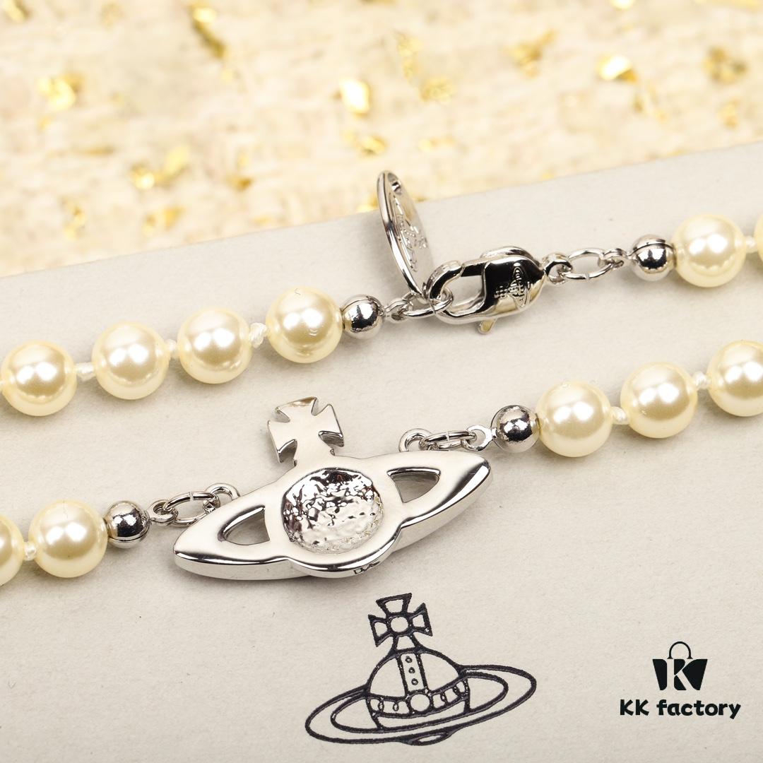 Vivienne Westwood Saturn Pearl Set - A Timeless Fusion of Punk and Elegance