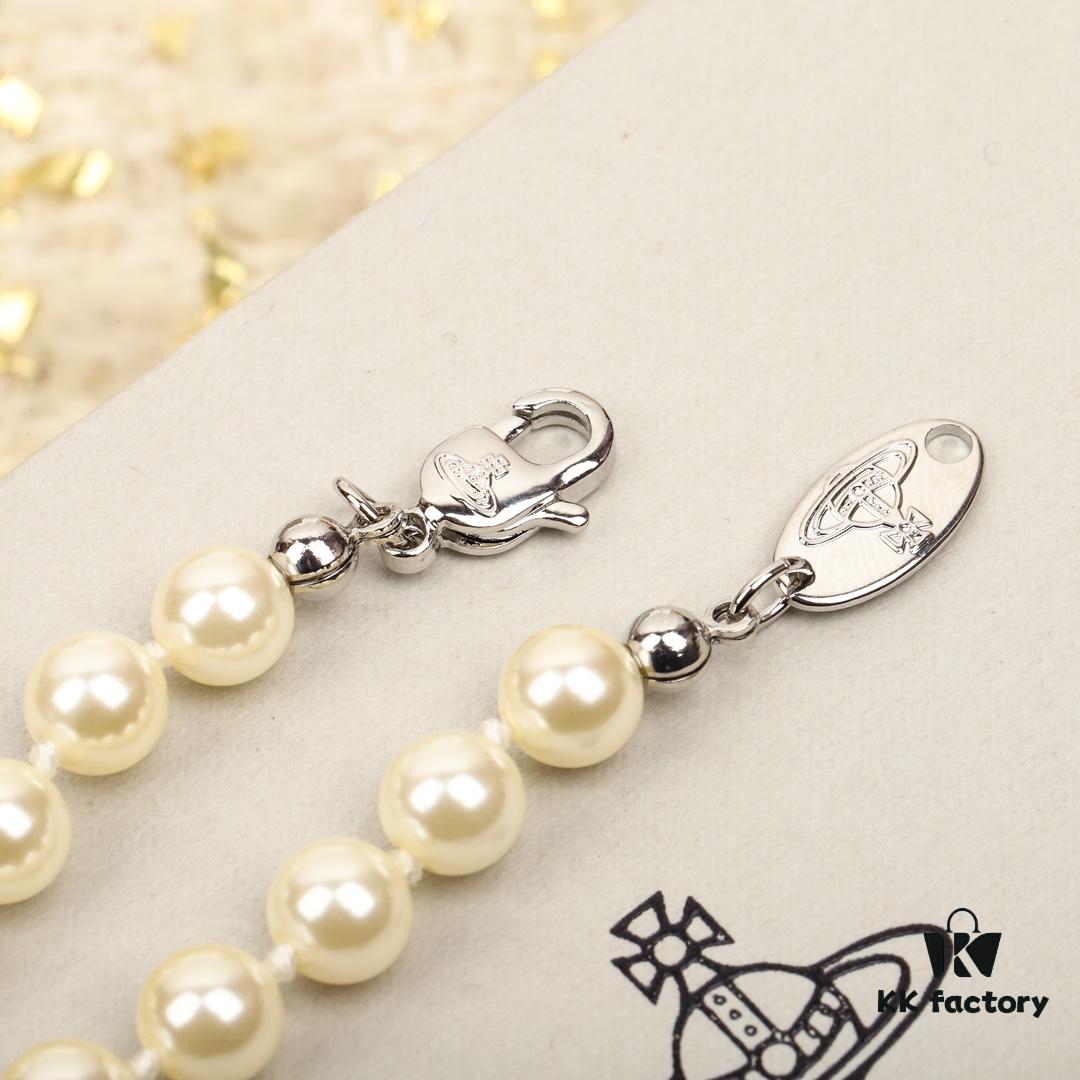 Vivienne Westwood Saturn Pearl Set - A Timeless Fusion of Punk and Elegance