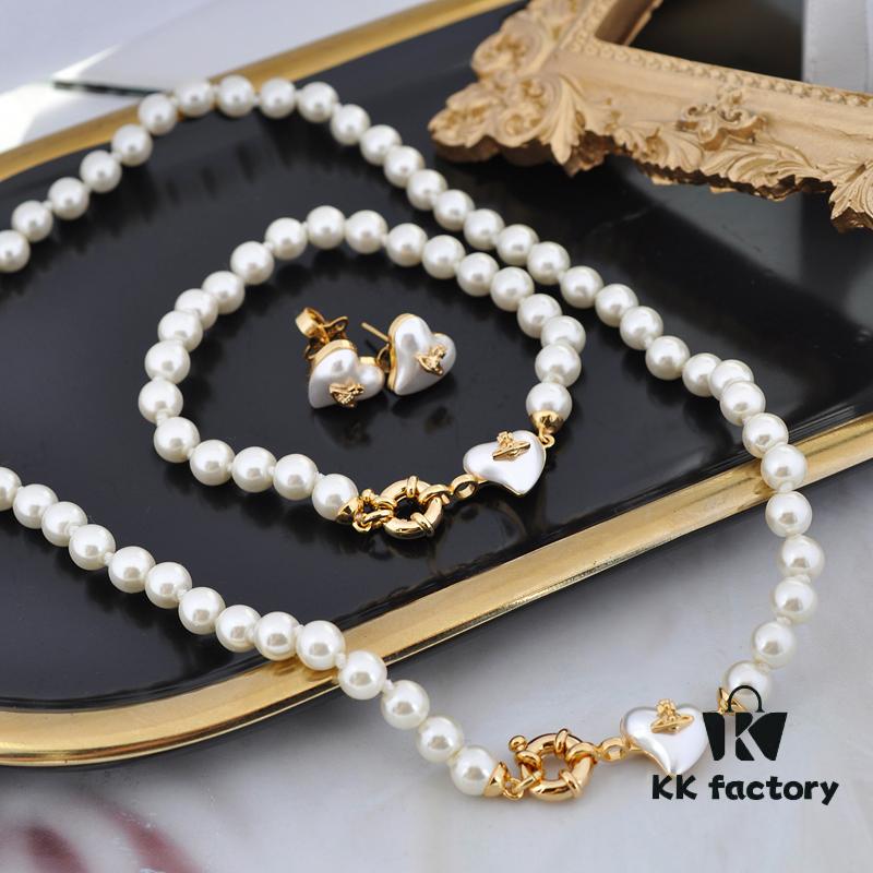 West Grandma Small Resin Heart Pearl Necklace - Gold
