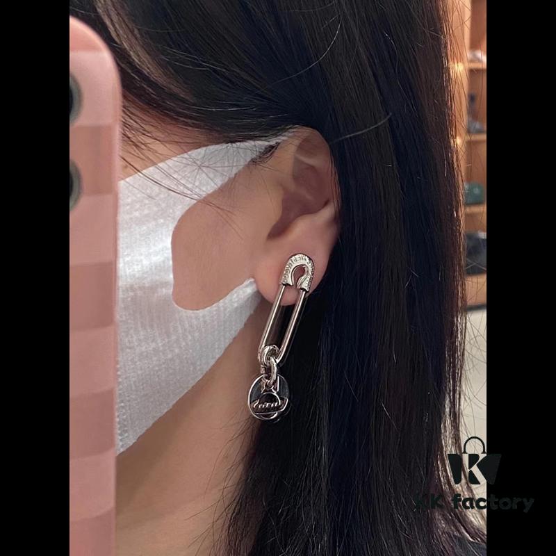 West Queen Wire Cut Round Pendant - Pin Earrings in Silver