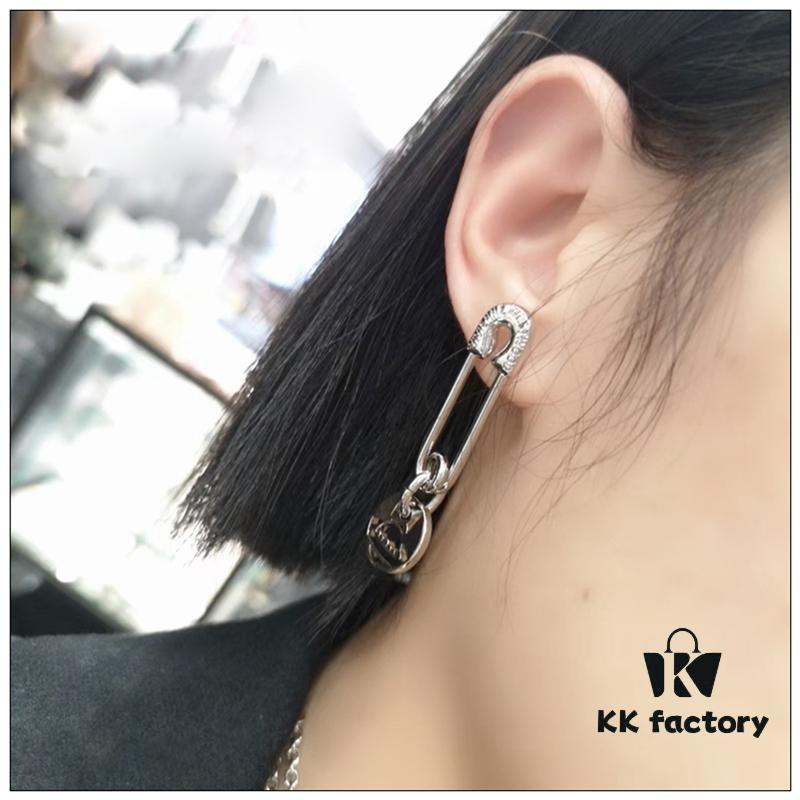 West Queen Wire Cut Round Pendant - Pin Earrings in Silver