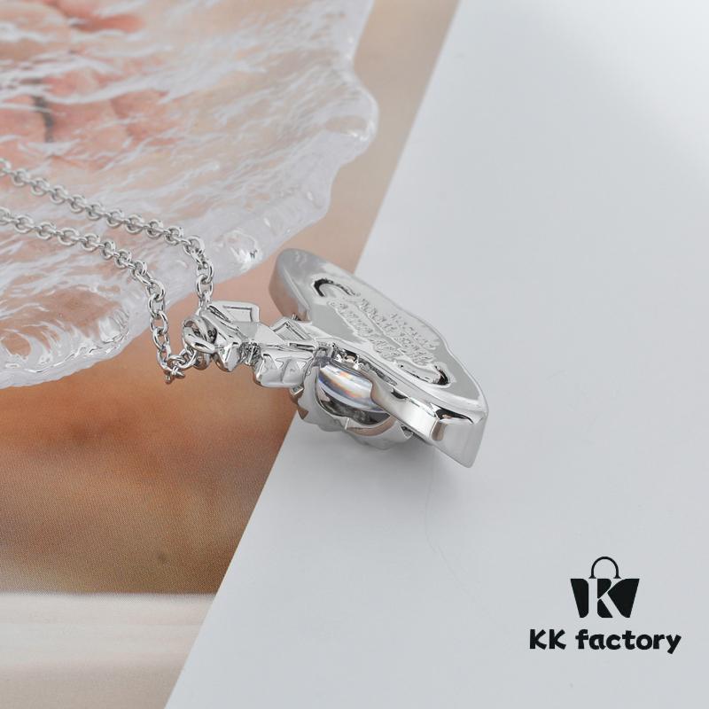 West Queen Rivet Glass Bead - Half-Face Necklace - Large Silver