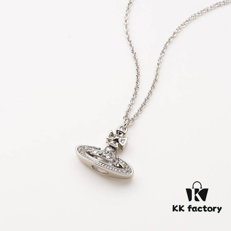 West Queen Rivet Glass Bead - Half-Face Necklace - Large Silver