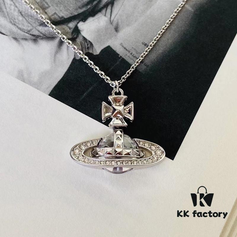 West Queen Rivet Glass Bead - Half-Face Necklace - Large Silver