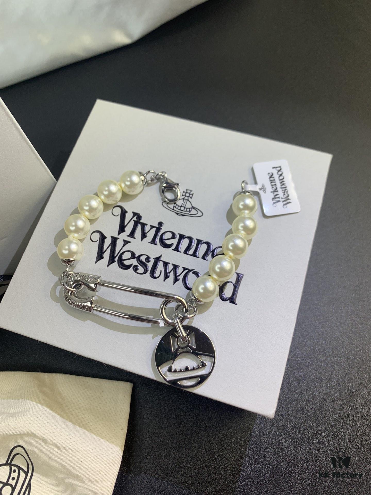 West Queen Brooch Round Plate Pearl Bracelet