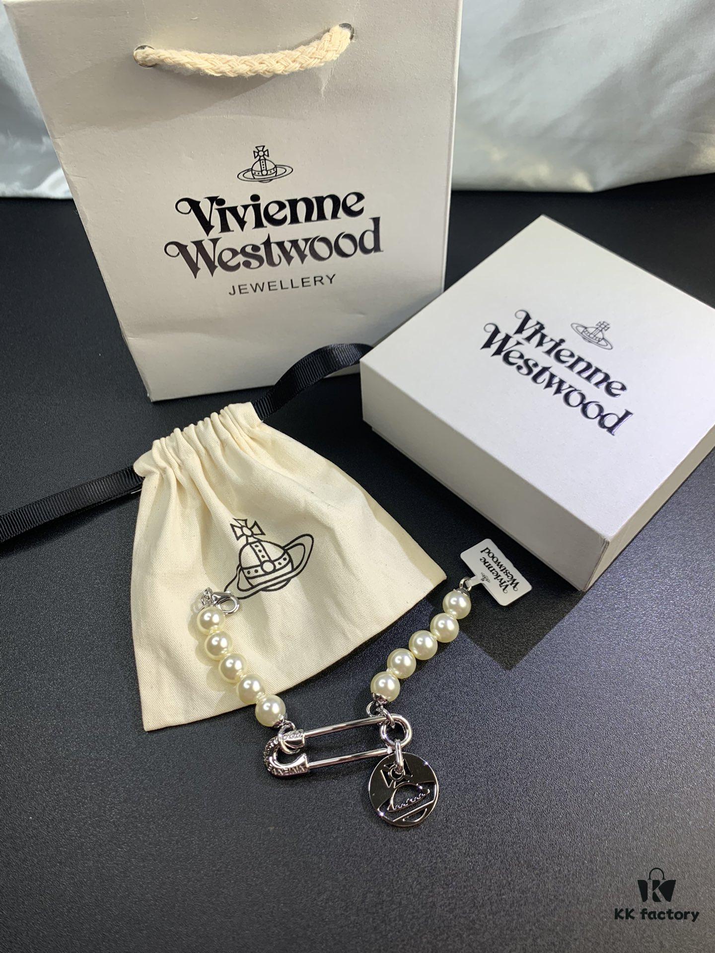 West Queen Brooch Round Plate Pearl Bracelet