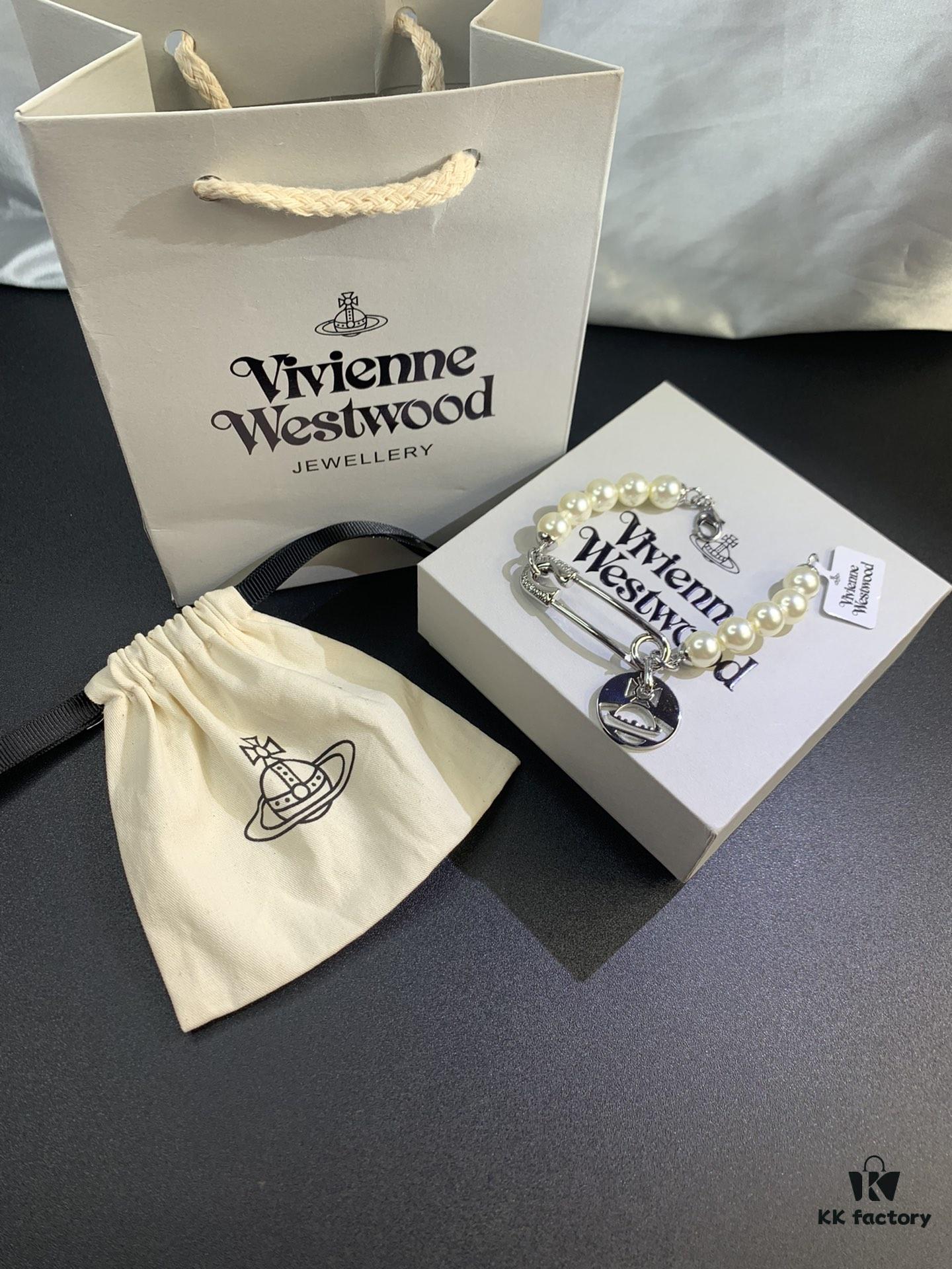 West Queen Brooch Round Plate Pearl Bracelet