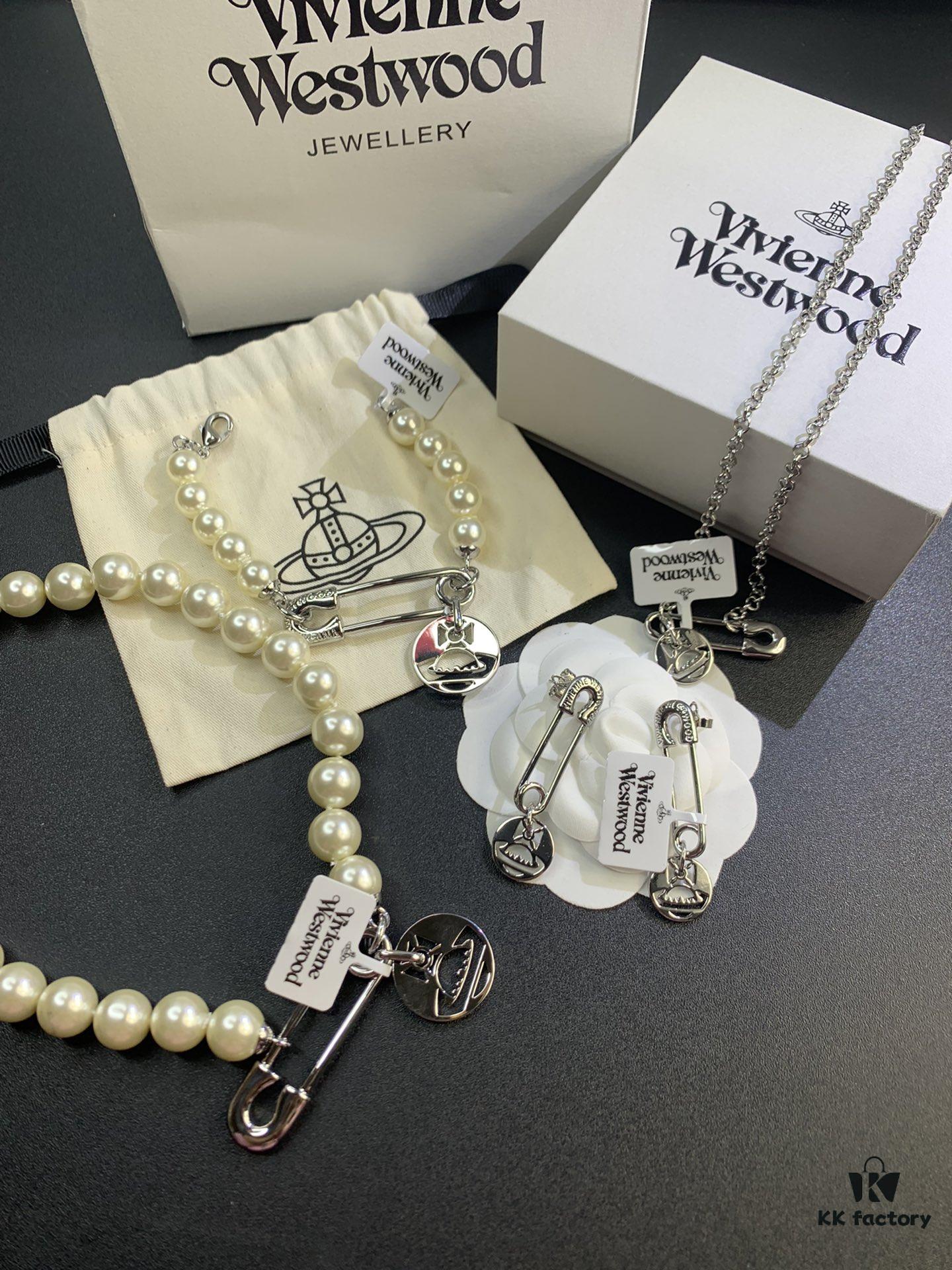 Vivienne Westwood Pin and Round Plaque Set Series, In-Stock Real Shot