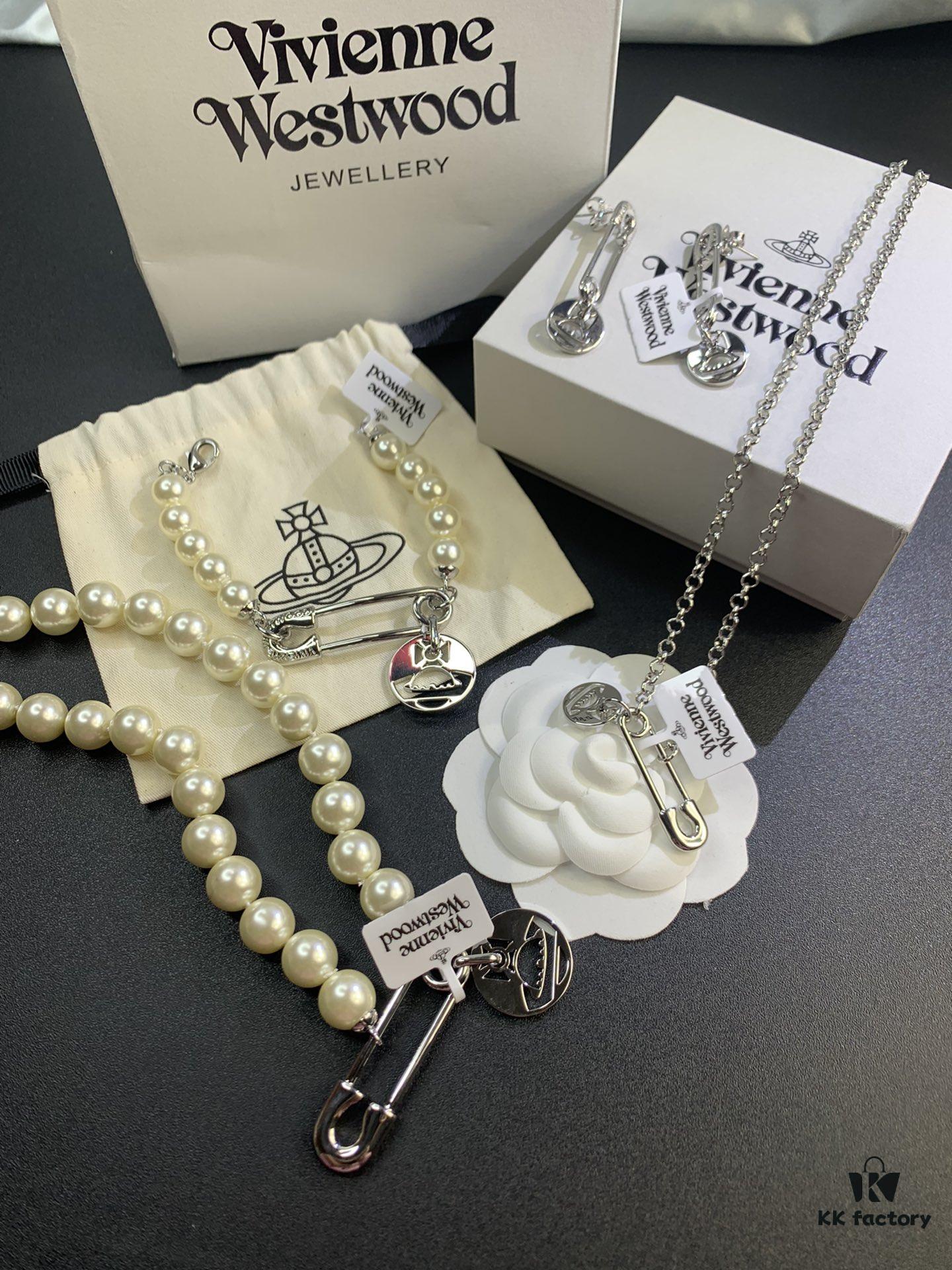 Vivienne Westwood Pin and Round Plaque Set Series, In-Stock Real Shot