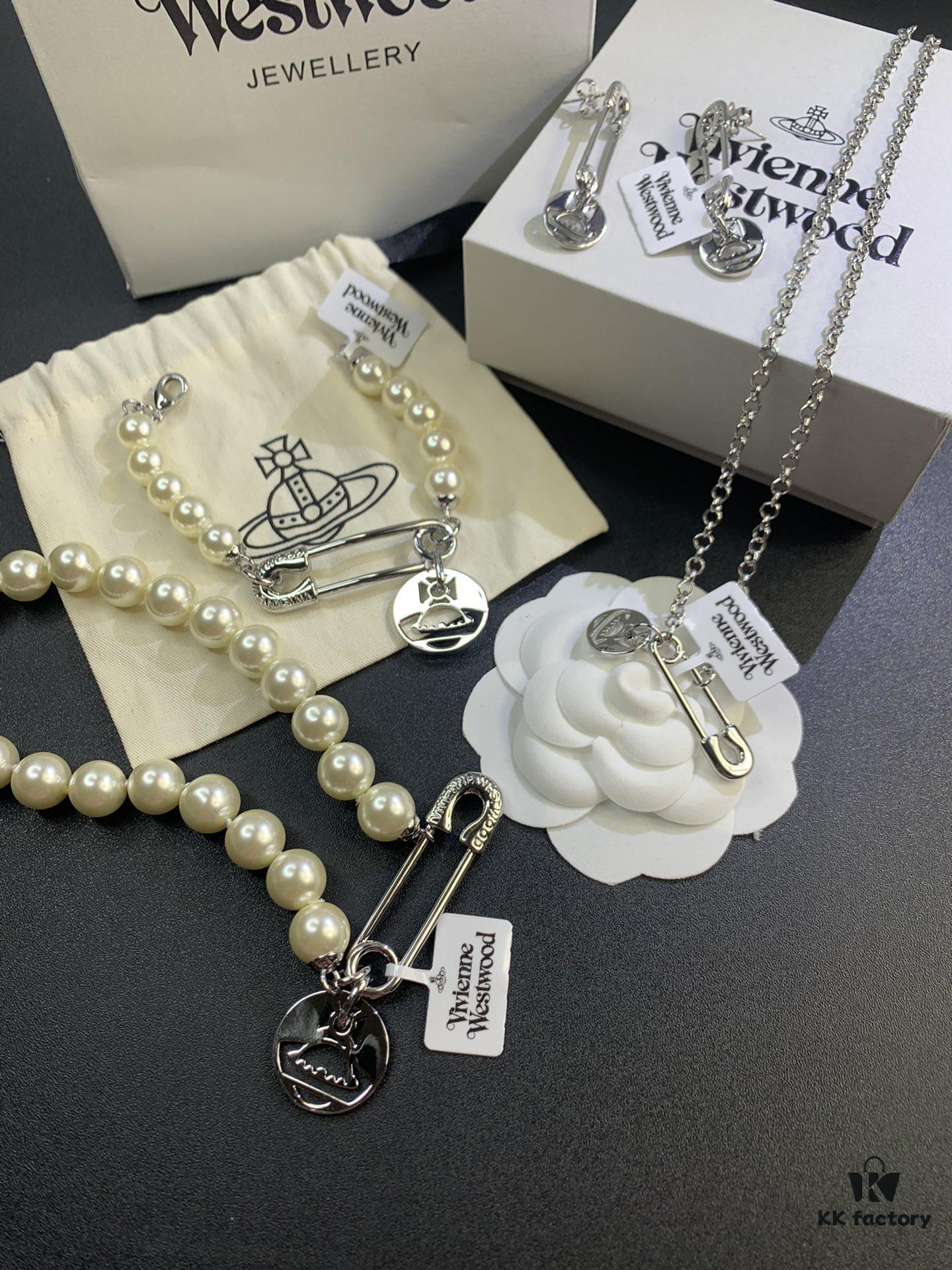 Vivienne Westwood Pin and Round Plaque Set Series, In-Stock Real Shot