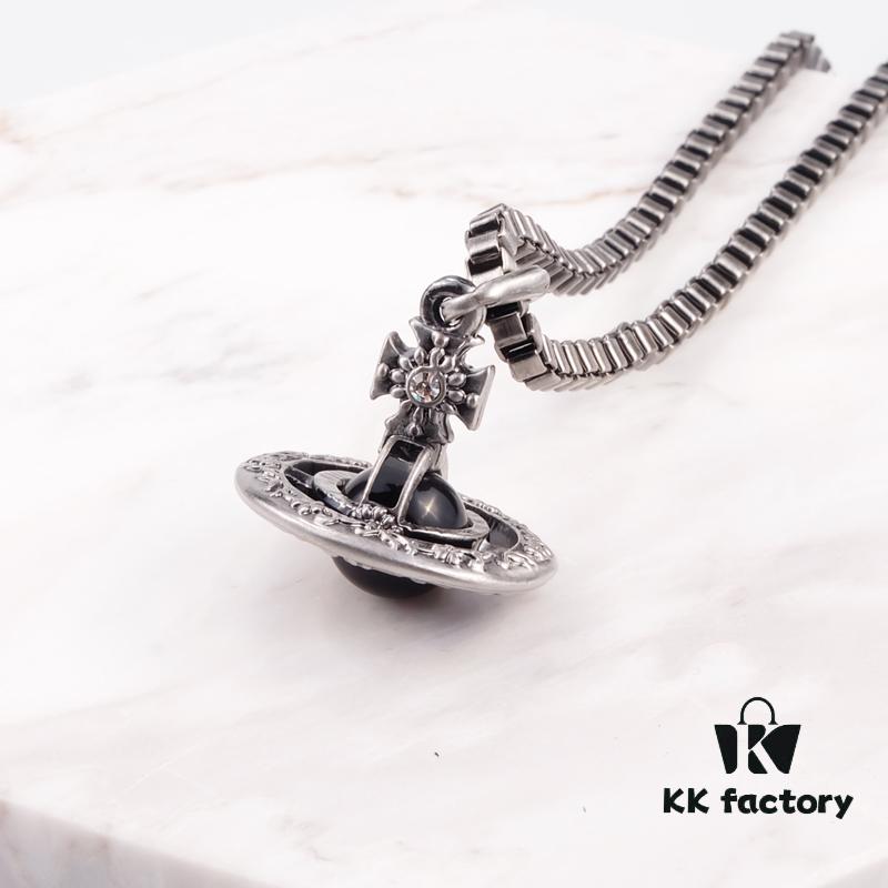 West Grandma Small Antique Silver 3D Carved Necklace - Black Beads