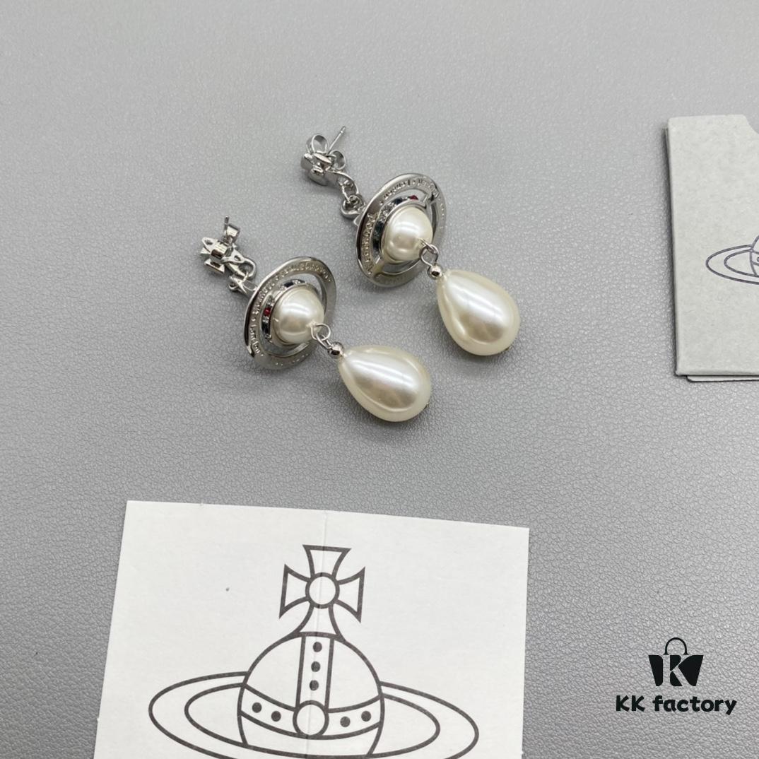 Vivienne Westwood Saturn Necklace