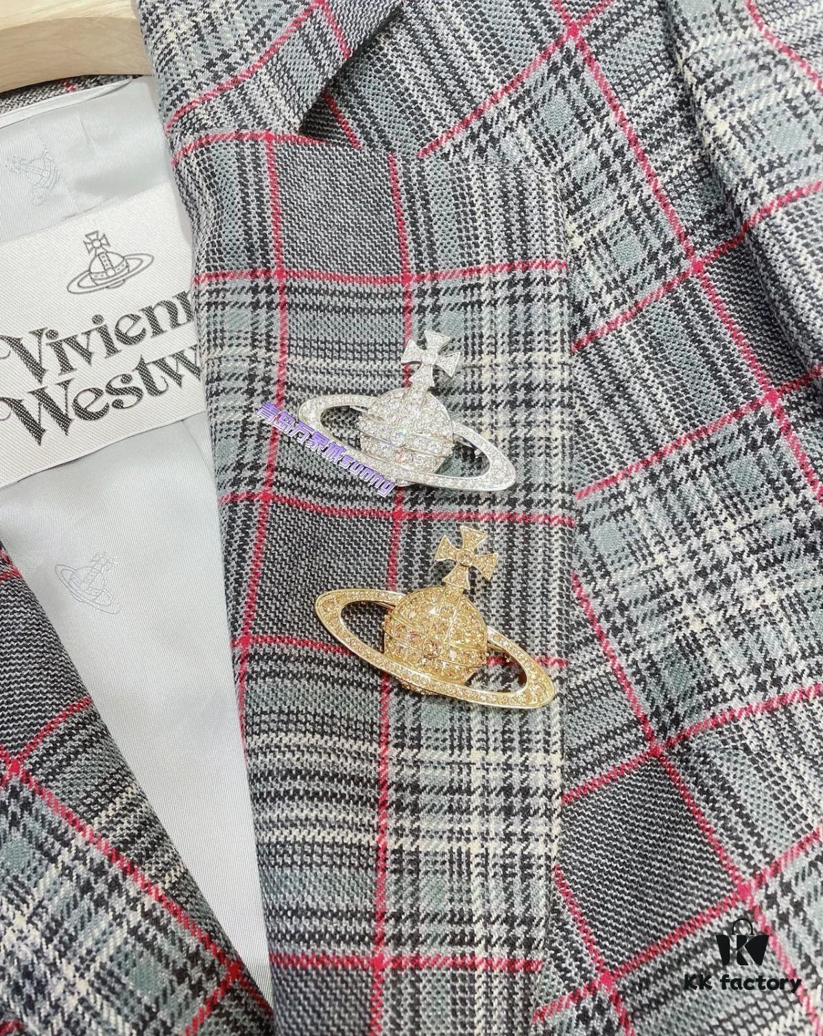 Saturn Brooch Wearing Look