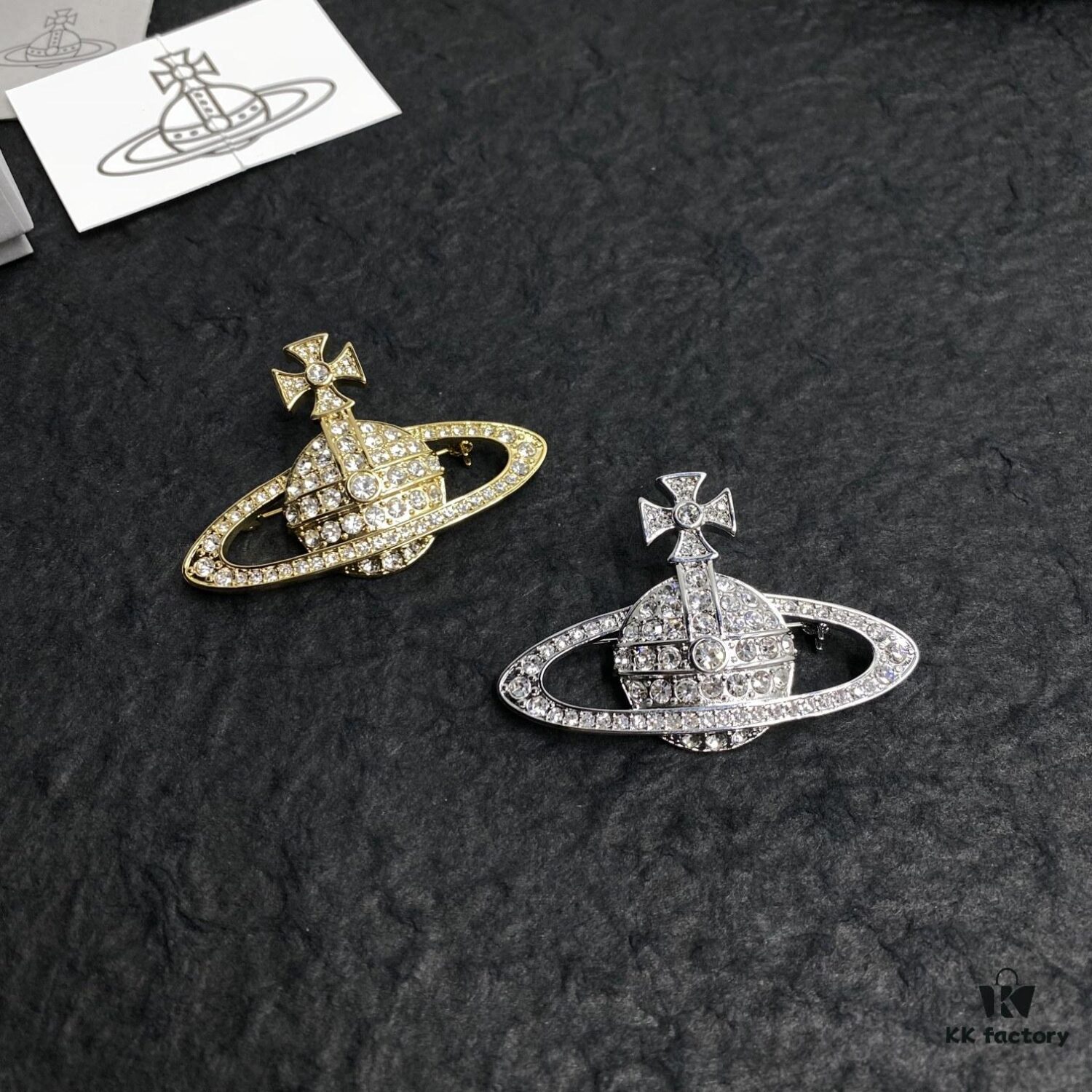 Saturn Brooch in 2 Colors