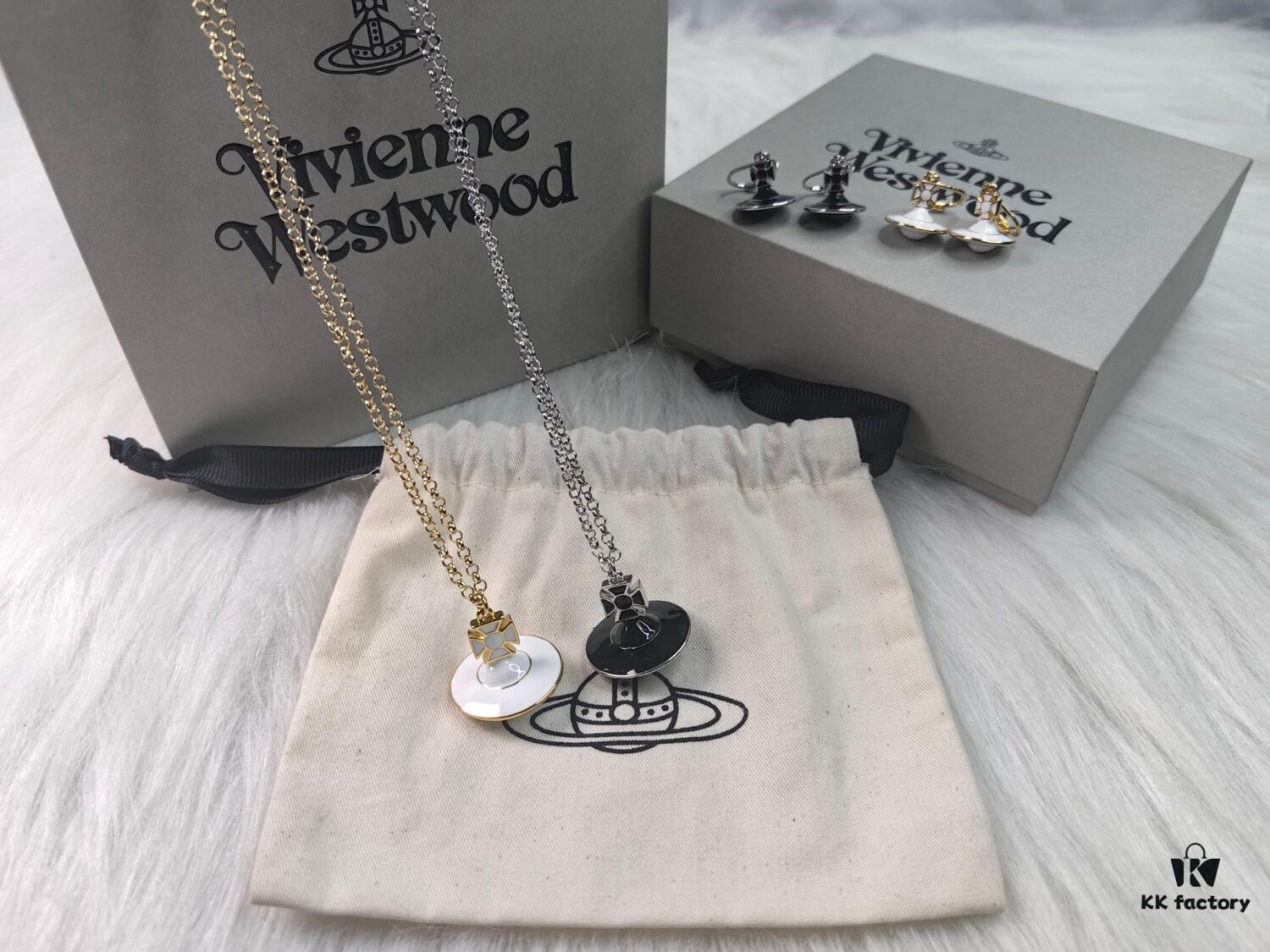 West Queen 3D White Resin Necklace and Earrings