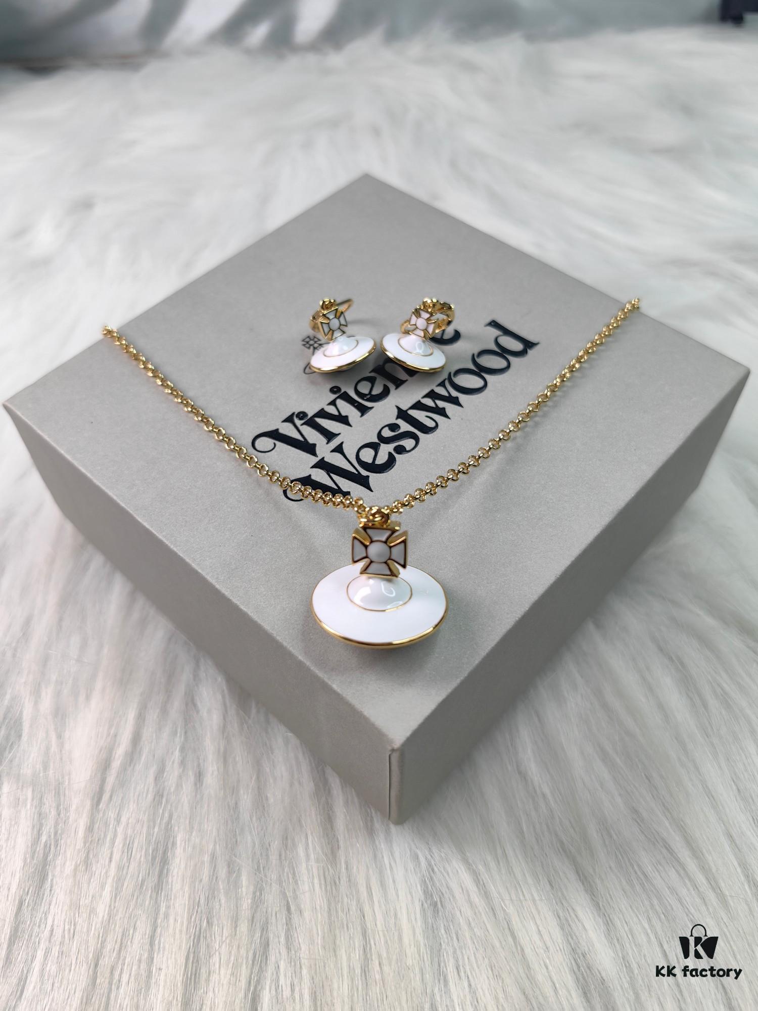 West Queen 3D White Resin Necklace and Earrings