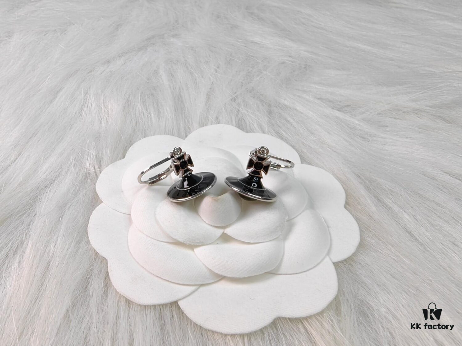 West Queen 3D Black Dripping Glue Necklace and Earrings