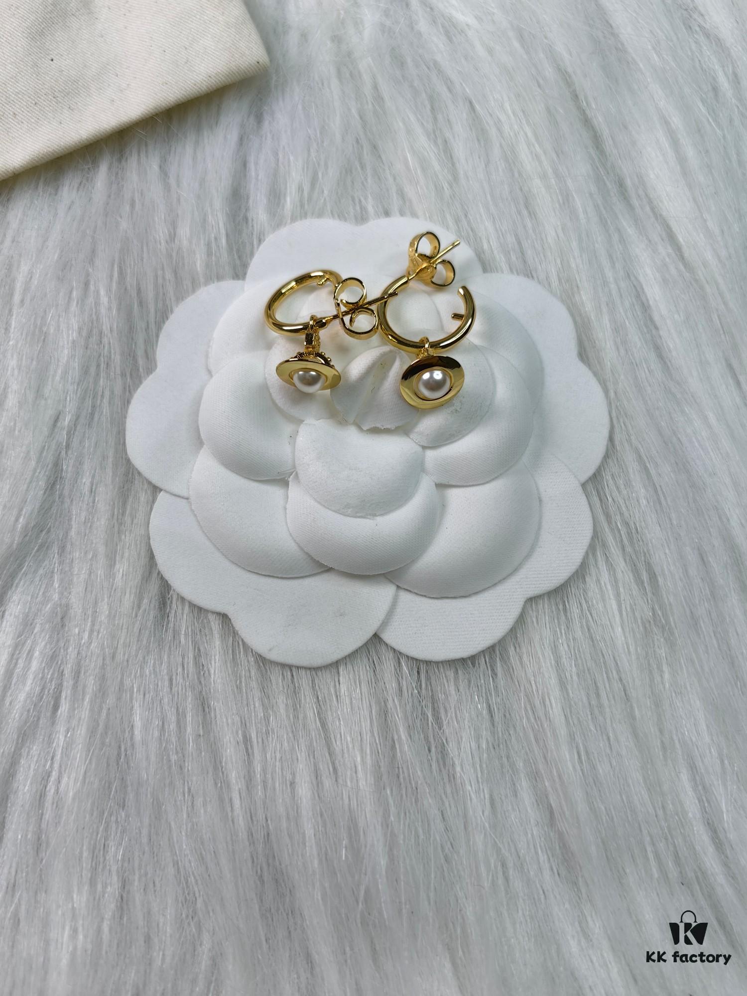 West Queen Mini Pearl Earrings