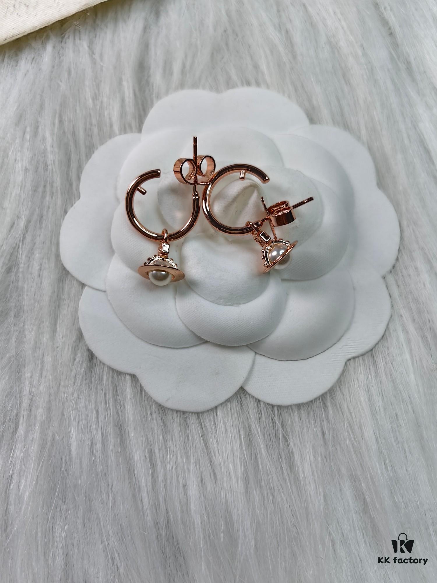 West Queen Mini Pearl Earrings