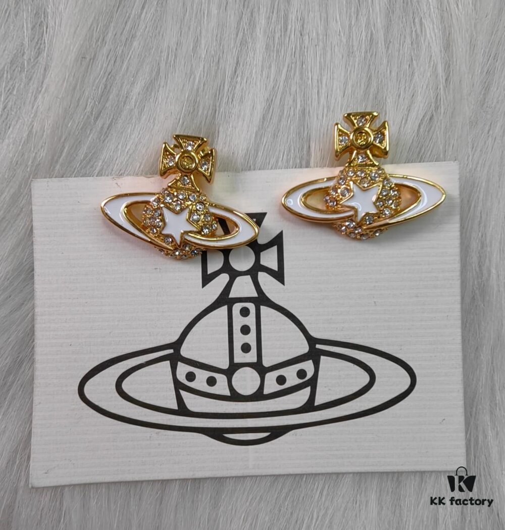 West Grandma Pentagram Saturn Resin Necklace in Gold Color