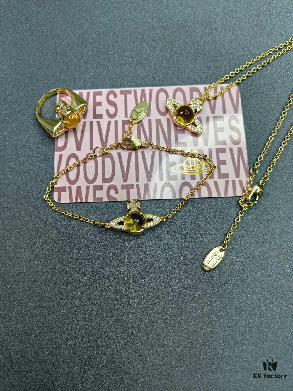 West Queen Rotating Bead Gold-colored Set