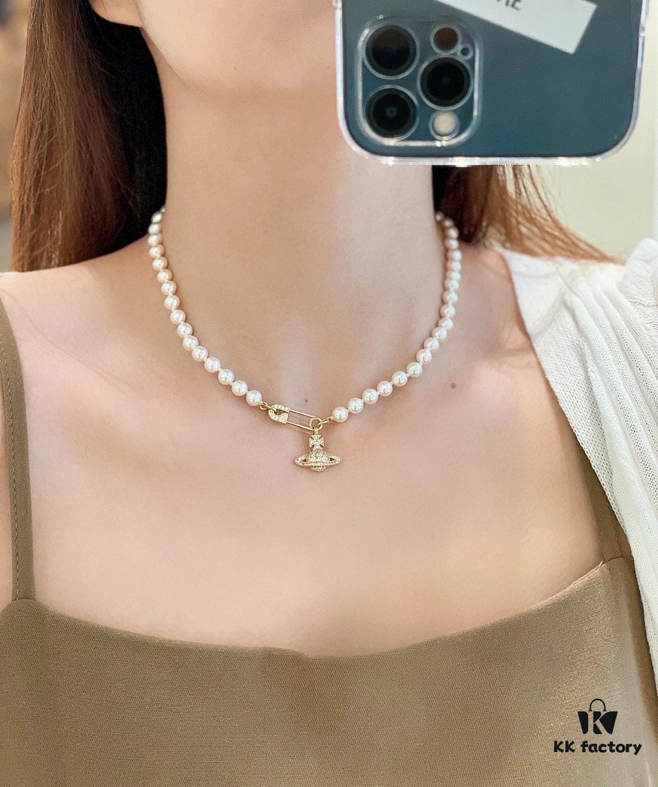 Vivienne Westwood - Pin Planet Necklace