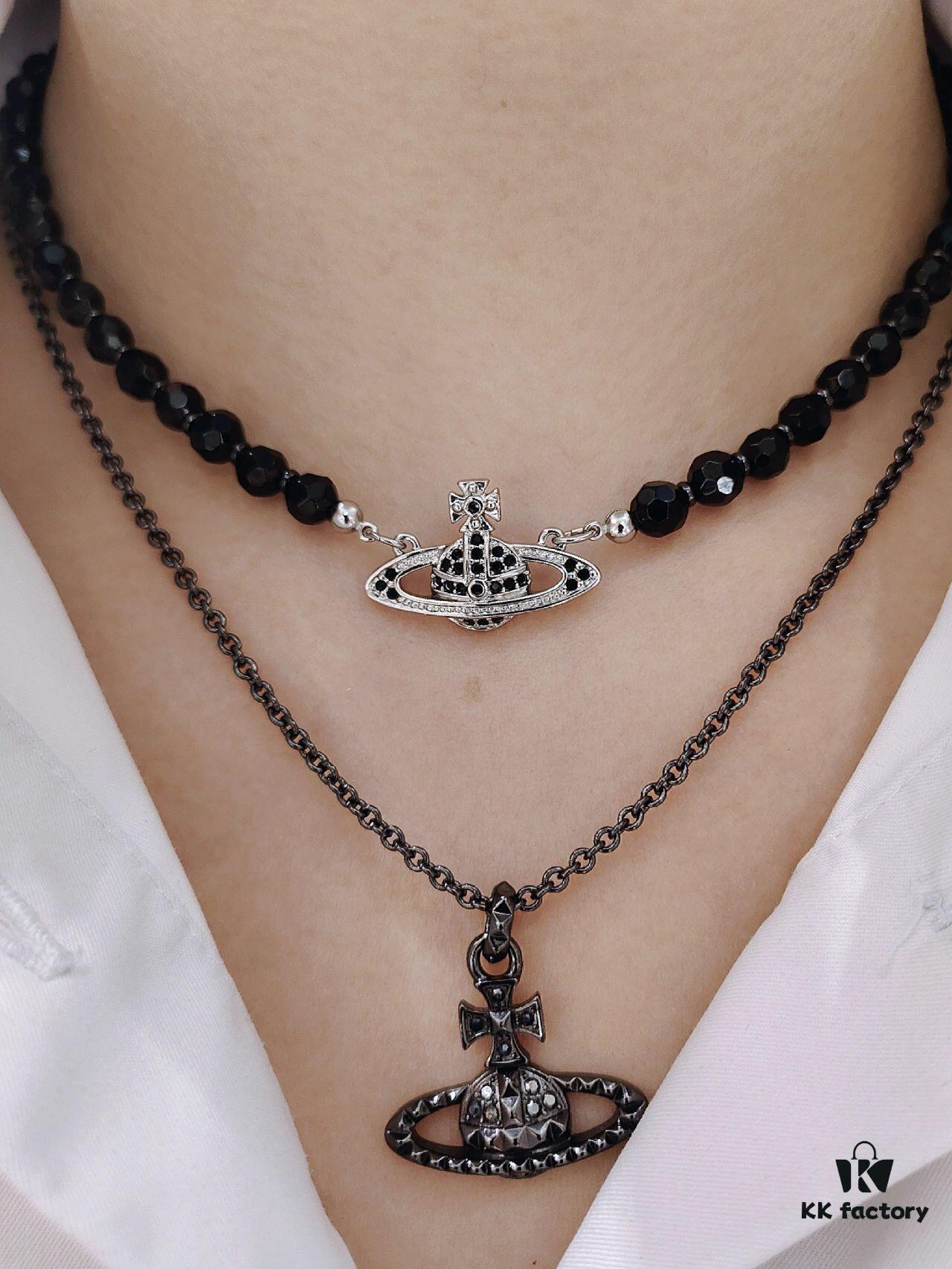 West Grandma Black Pearl Saturn Necklace