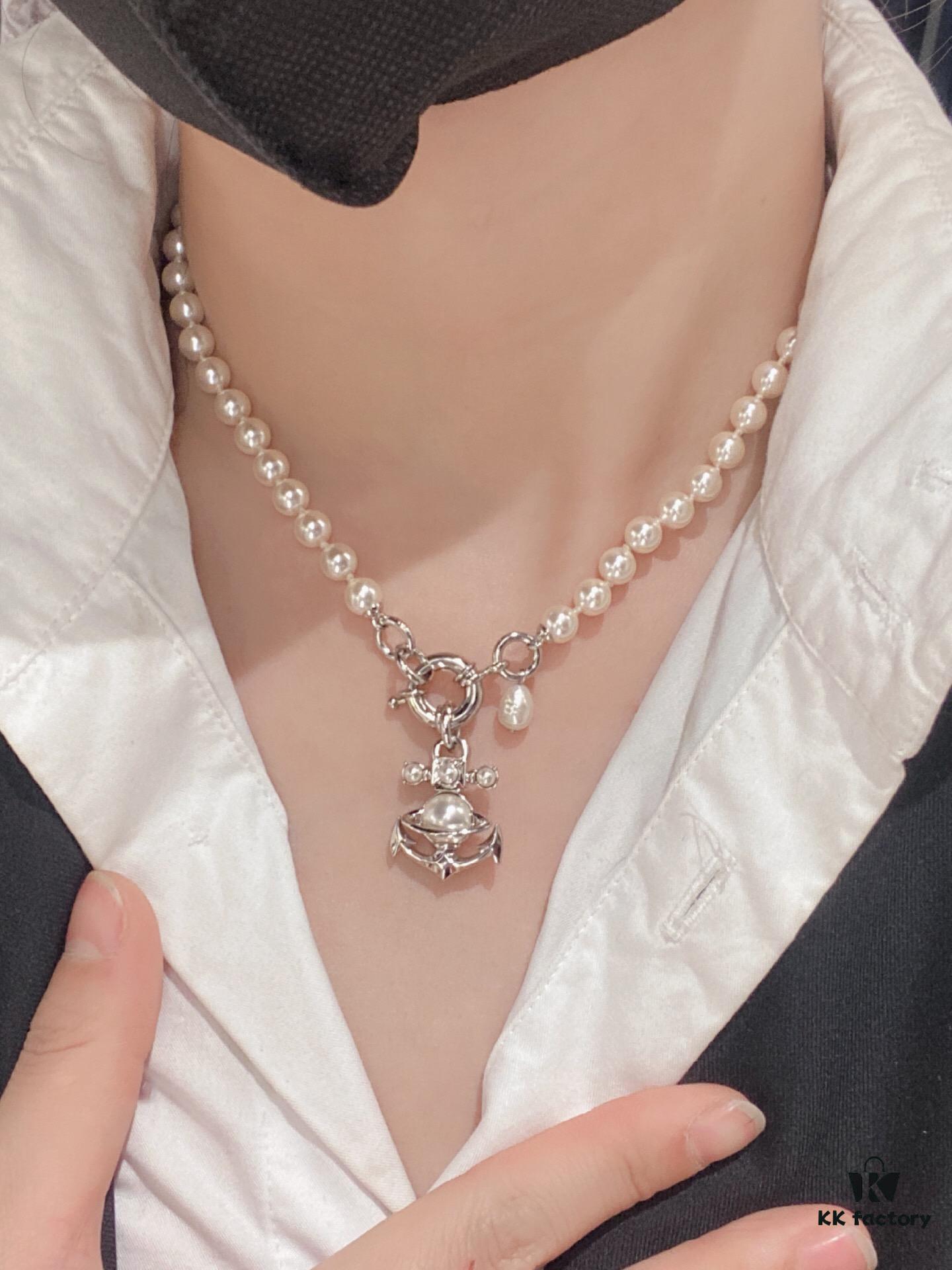 West Queen Exquisite Anchor Necklace