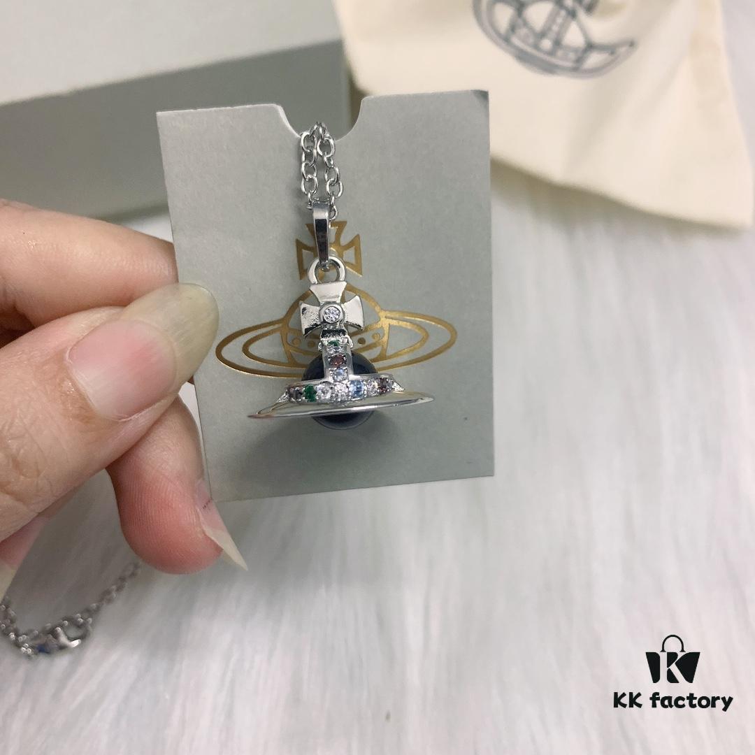 West Queen 3D Black Glass Ball Necklace