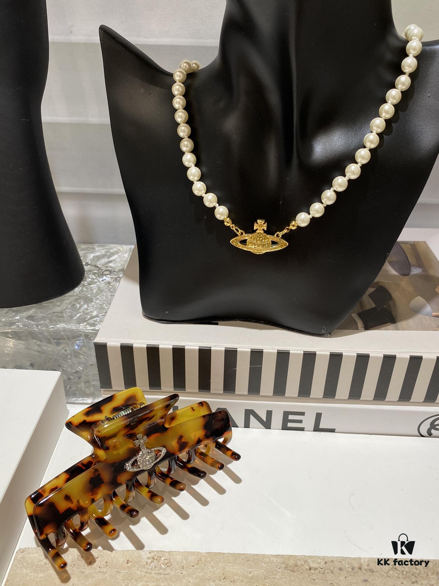 Saturn | Vivienne Westwood Jewelry Pearl Necklace in Gold