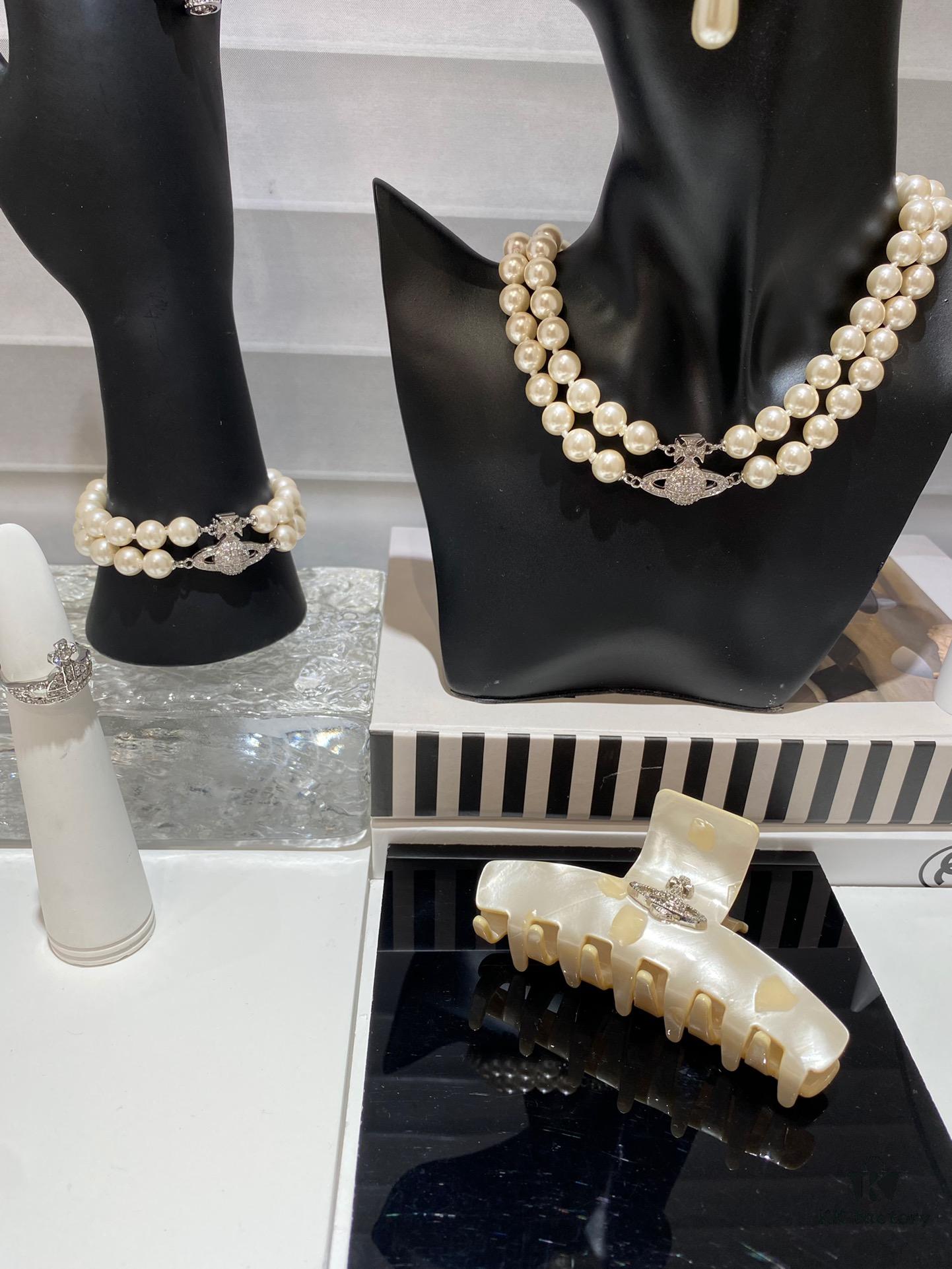 Saturn | Vivienne Westwood Jewelry Double-Layer Pearl Necklace and Bracelet