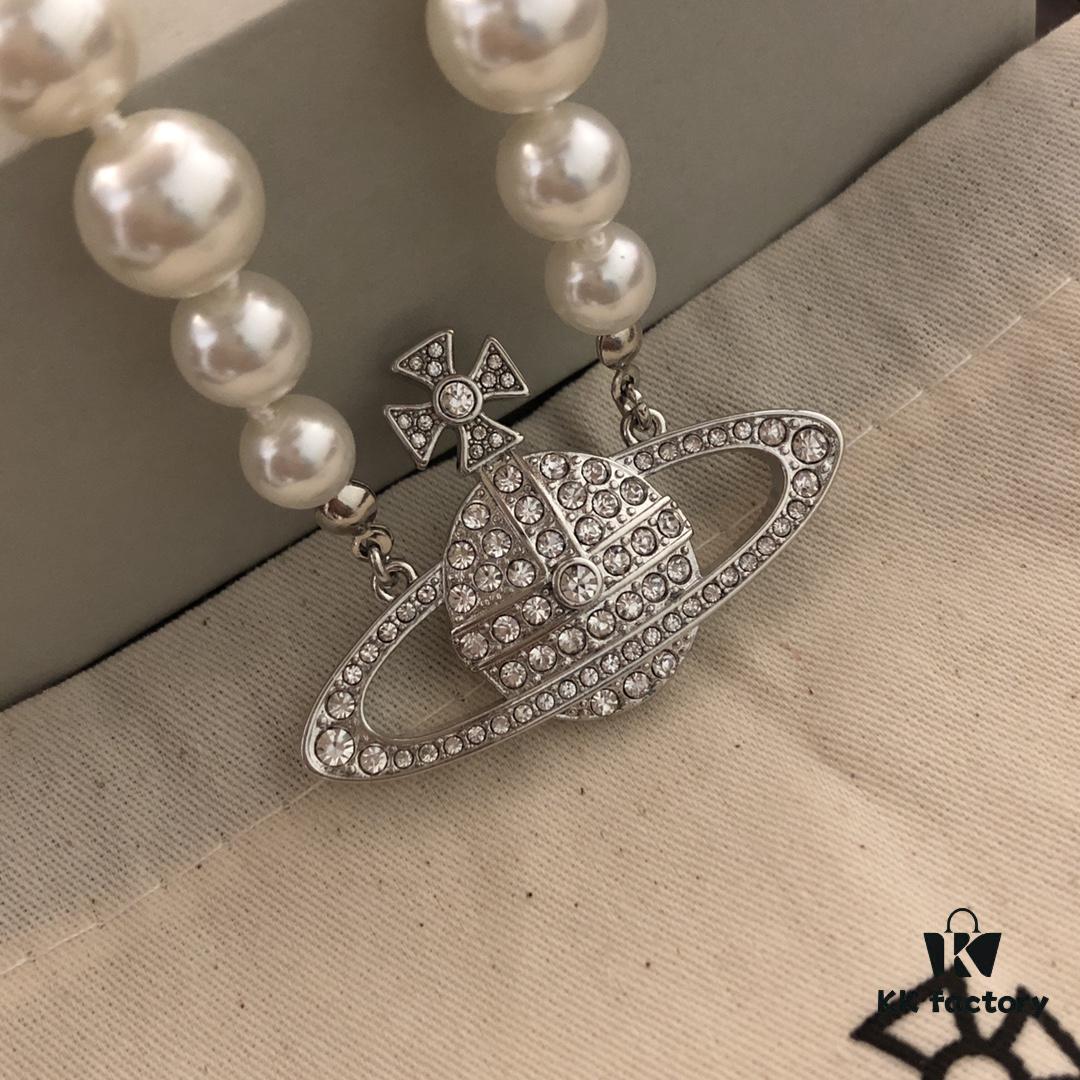 Vivienne Westwood Saturn Pearl Necklace - Medium Size, Rhinestone-Embellished Crown Pendant with Elegant Shine