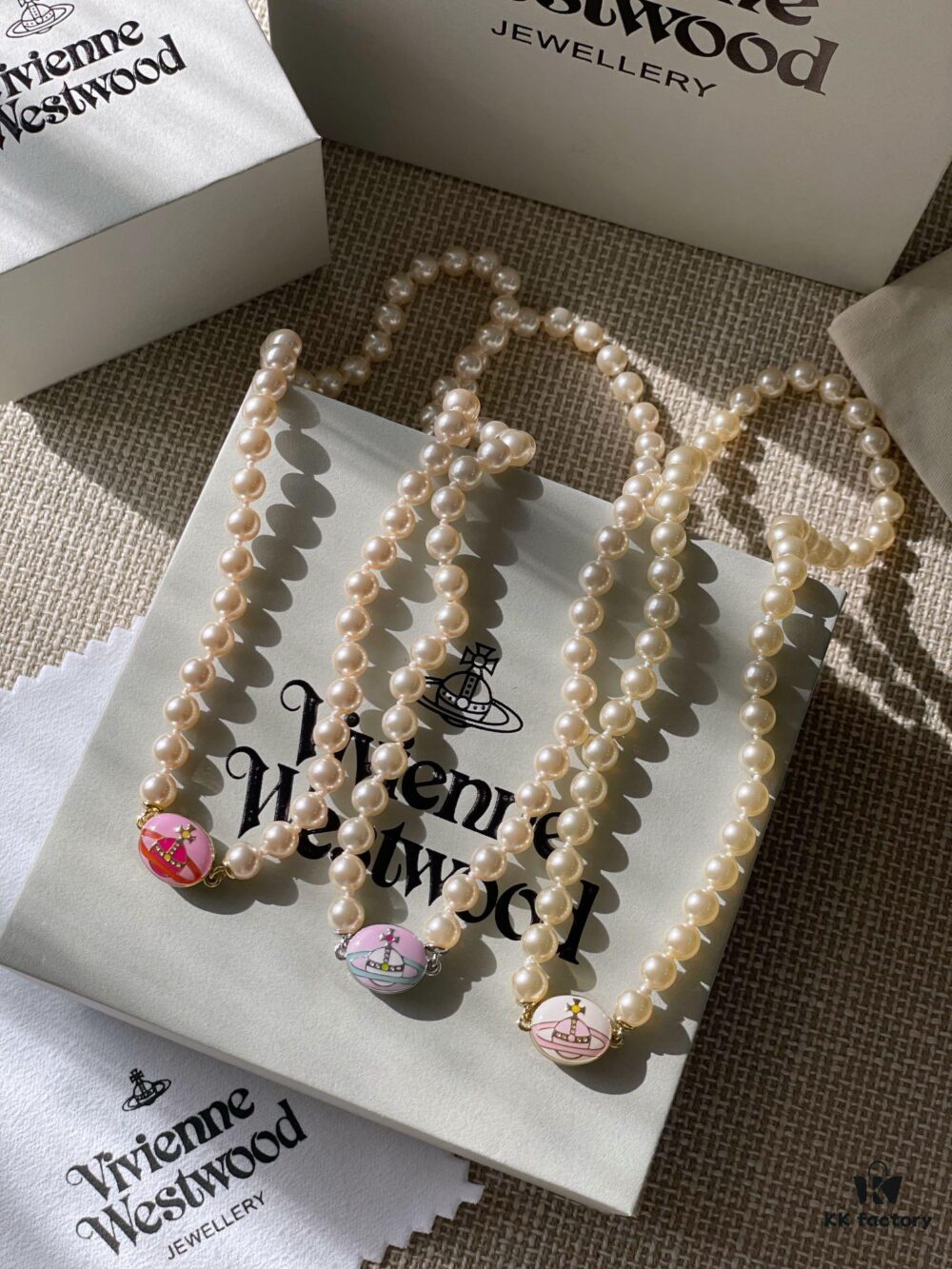Vivienne Westwood Enamel Pearl Necklace with Magnetic Clasp, Double-Sided Wear, Saturn and Crown Design, Elegant and Edgy Style