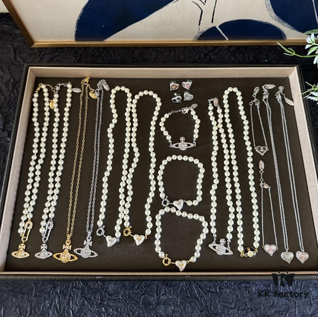 Vivienne Westwood New Collection Series 😍😍