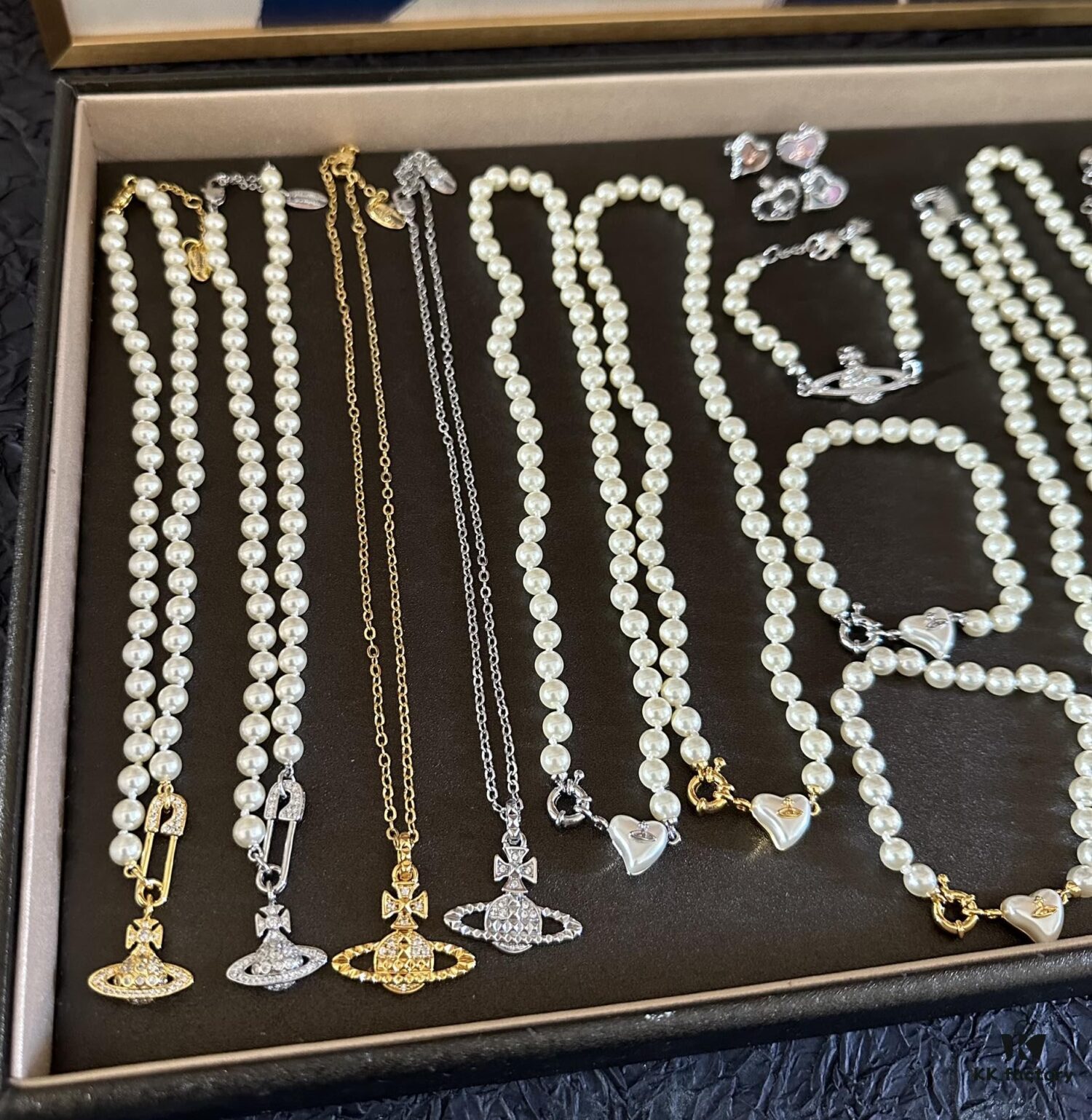 Vivienne Westwood New Collection Series 😍😍