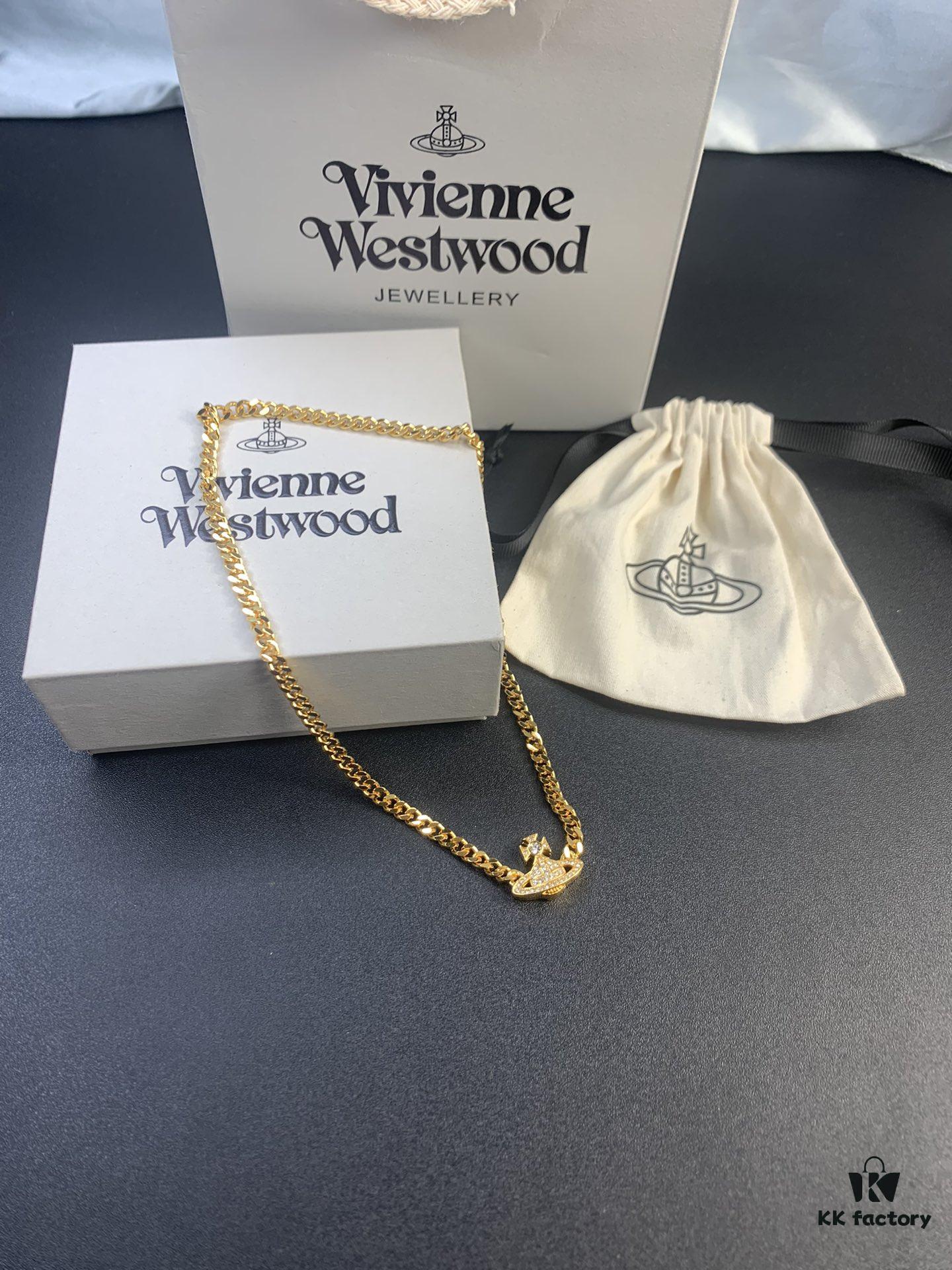 West Grandma Magnetic Clasp Saturn Chunky Chain in Gold and Silver Tones