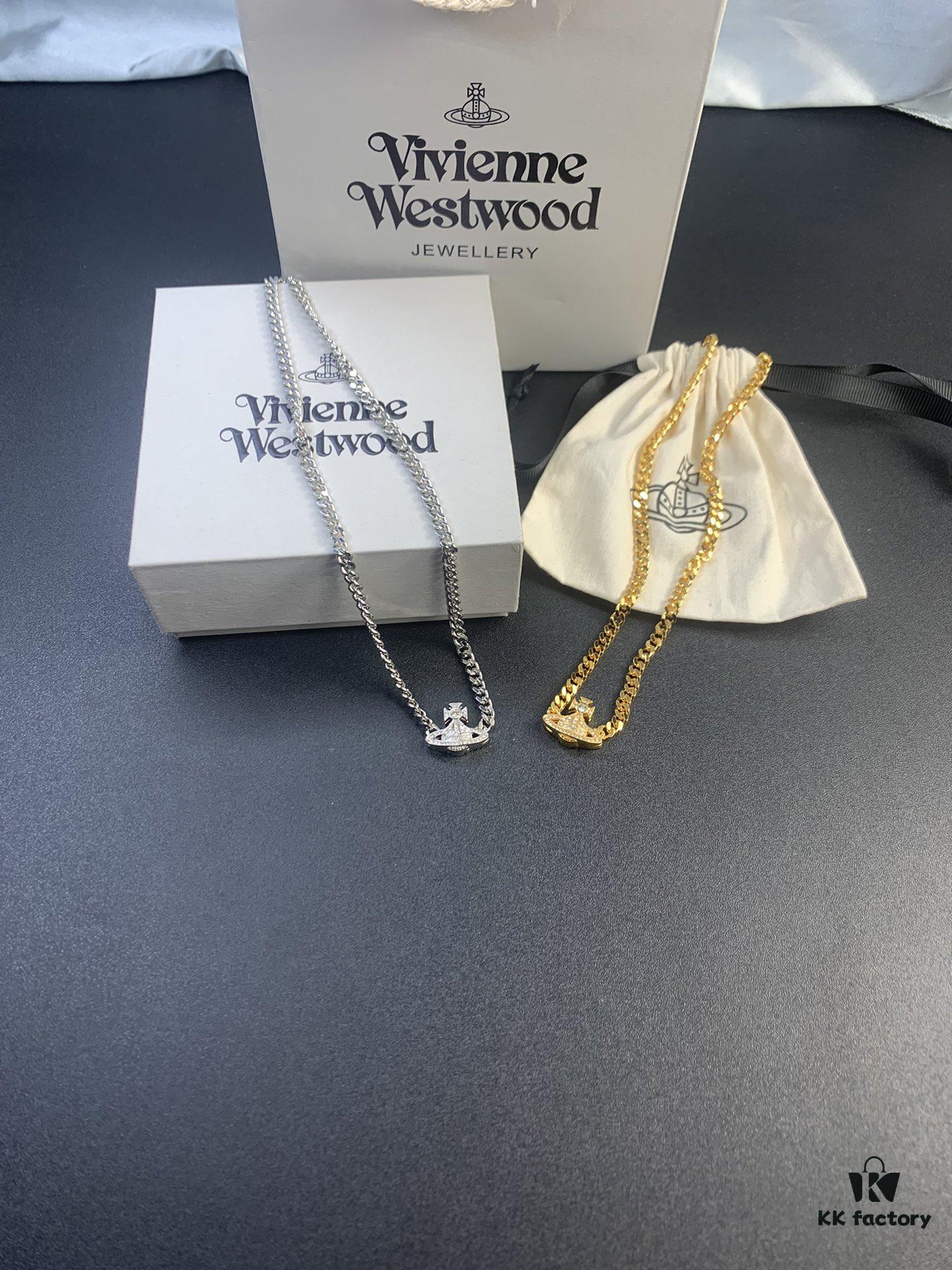 West Grandma Magnetic Clasp Saturn Chunky Chain in Gold and Silver Tones