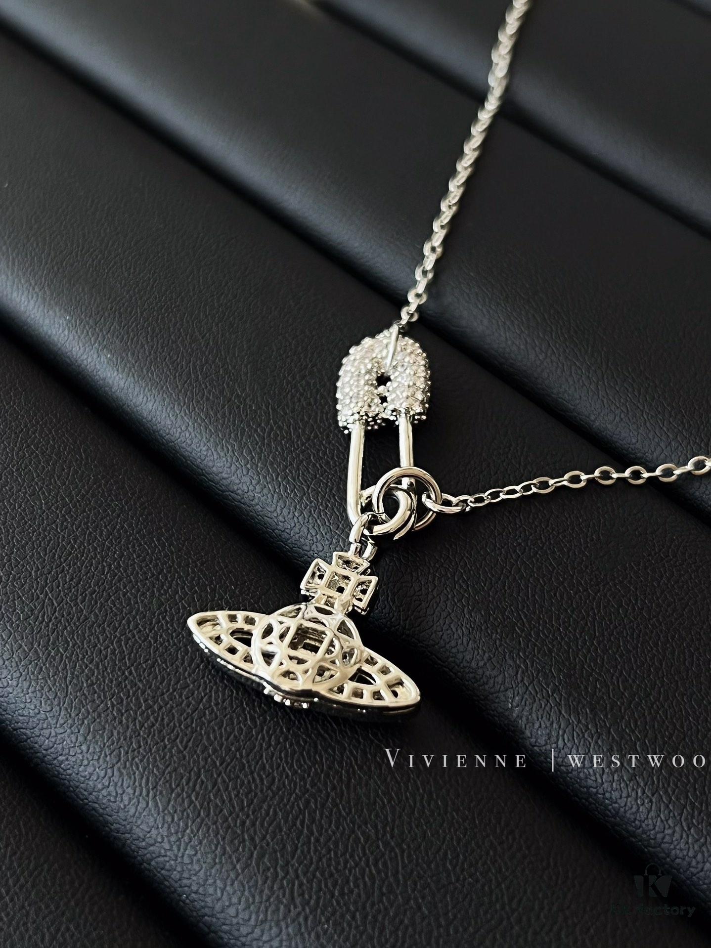 Pearl Necklace + Chain Link Necklace! The combination mix and match is absolutely stunning!